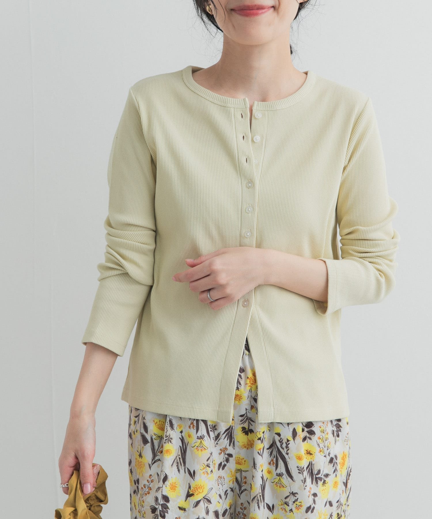 【アーバンリサーチ ドアーズ/URBAN RESEARCH DOORS】のリブボタンカットカーディガン インテリア・キッズ・メンズ・レディースファッション・服の通販 founy(ファニー) 　ファッション　Fashion　レディースファッション　Fashion for Women　トップス・カットソー　Cut & Sew Tops　カーディガン・羽織り　Layered Style Cardigans　2026年　2026　おすすめ　Recommended / Our Picks　カーディガン　Cardigan, Knitwear　コンパクト　Compact, Small Size　シンプル　Simple, Minimal　トレンド　Trend, Trending Now　フロント　Front, Front Design　リラックス　Relax, Relaxed Fit　夏　Summer　S/S・春夏　SS, Spring/Summer, Warm Season　イエロー系その他|ID: prp329100004928028 ipo3291000000036979223