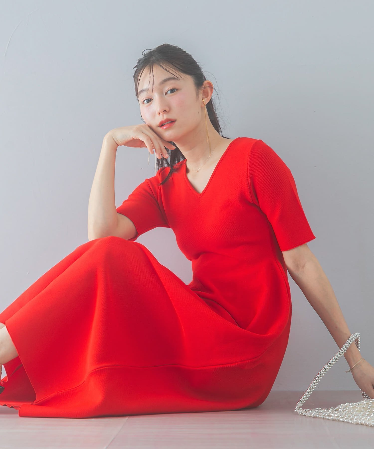 【アーバンリサーチ ロッソ/URBAN RESEARCH ROSSO】の『一部WEB限定カラー』フォルムニットVネックワンピース インテリア・キッズ・メンズ・レディースファッション・服の通販 founy(ファニー) 　ファッション　Fashion　レディースファッション　Fashion for Women　ワンピース　Dresses　デコルテ　Décolleté, Neckline　フォルム　Silhouette, Form　S/S・春夏　SS, Spring/Summer, Warm Season　夏　Summer　エレガント 上品　Elegant　2026年　2026　レッド|ID: prp329100004928259 ipo3291000000036981451