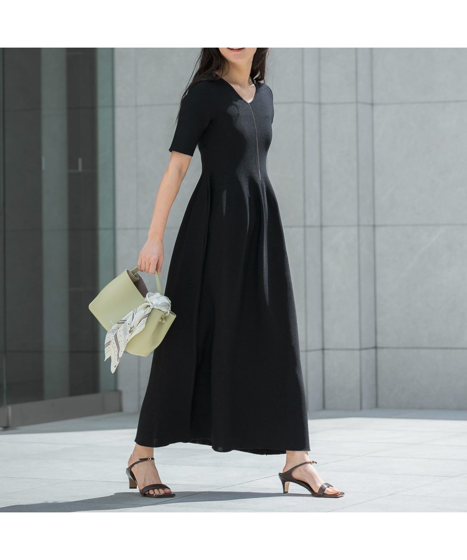 【アーバンリサーチ ロッソ/URBAN RESEARCH ROSSO】の『一部WEB限定カラー』フォルムニットVネックワンピース インテリア・キッズ・メンズ・レディースファッション・服の通販 founy(ファニー) 　ファッション　Fashion　レディースファッション　Fashion for Women　ワンピース　Dresses　デコルテ　Décolleté, Neckline　フォルム　Silhouette, Form　S/S・春夏　SS, Spring/Summer, Warm Season　夏　Summer　エレガント 上品　Elegant　2026年　2026　ブラック|ID: prp329100004928259 ipo3291000000036981454