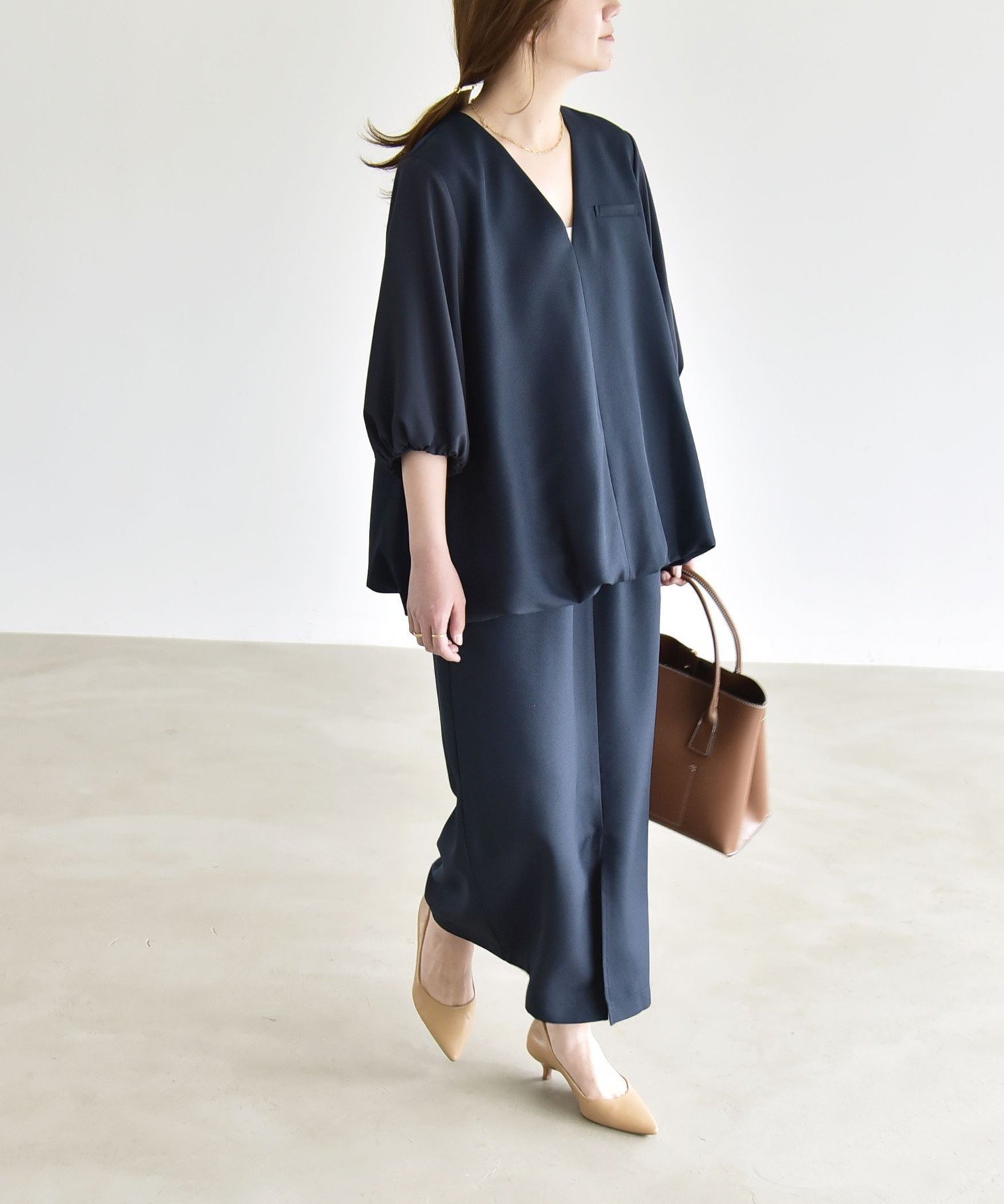 【シップス フォー ウィメン/SHIPS】のquaranciel 洗濯機可能 Vネック 6分袖 ブラウス Iライン スカート セットアップ インテリア・キッズ・メンズ・レディースファッション・服の通販 founy(ファニー) 　ファッション　Fashion　レディースファッション　Fashion for Women　セットアップ　Matching Sets　スカート・ミニ/ミディ/マキシ　Skirts / Mini, Midi & Maxi Skirts　インナー　Innerwear　洗える　Machine Washable　シューズ　Shoes, Footwear　ストレート　Straight, Straight Cut　スリット　Slit, Slit Detail　スリーブ　Sleeve, Long Sleeve / Short Sleeve　セットアップ　Set-Up, Coordinated Outfit　ドッキング　Docking, Mixed Material　人気　Popular, Best Seller　バルーン　Balloon, Balloon Silhouette　フィット　Fit, Slim Fit　フロント　Front, Front Design　おすすめ　Recommended / Our Picks　エレガント 上品　Elegant　ビジネス 仕事 通勤　Business / Work / Commuting　2026年　2026　ネイビー|ID: prp329100004928443 ipo3291000000036983053