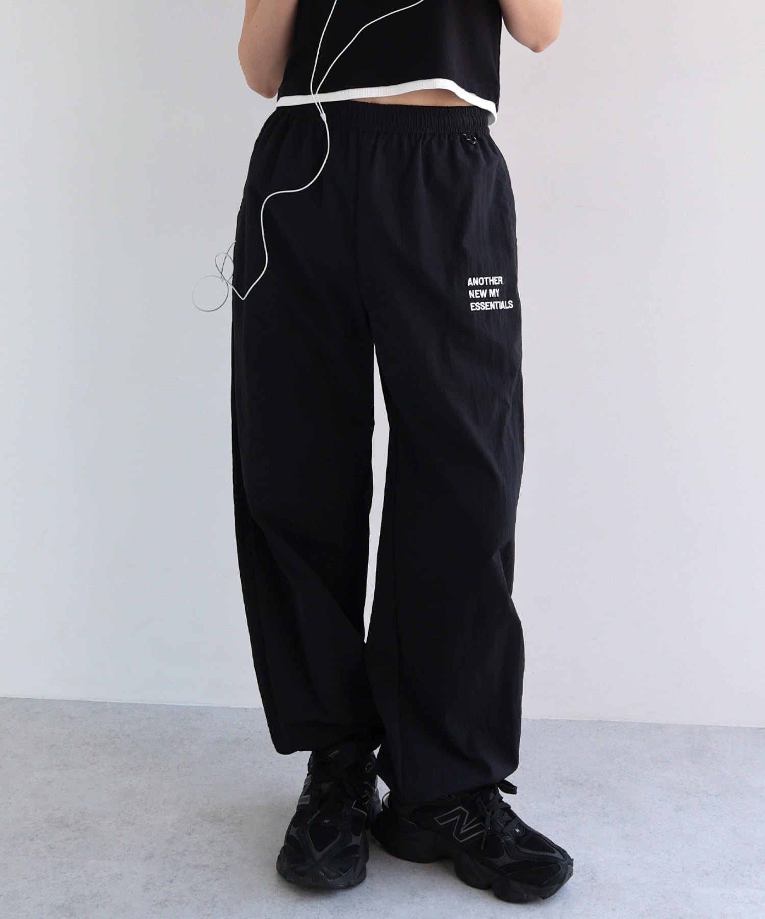 【アンドミー/andme】のUVカット 接触冷感 撥水加工 ロゴ 刺繍 ナイロン ワイド パンツ ANME アンメ インテリア・キッズ・メンズ・レディースファッション・服の通販 founy(ファニー) 　ファッション　Fashion　レディースファッション　Fashion for Women　パンツ　Pants & Trousers　ポケット　Pocket, Pocket Detail　別注　Limited Edition, Custom Order　ループ　Loop, Loop Knit　楽ちん　Easy Fit, Comfortable　ワイド　Wide, Wide Fit　おすすめ　Recommended / Our Picks　ブラック|ID: prp329100004932933 ipo3291000000037025939