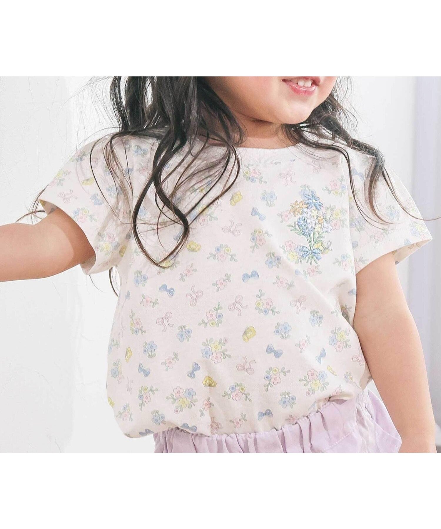 【ベベ オンライン ストア/BEBE ONLINE STORE / KIDS】の【スララク/防汚加工/オーガニックコットン】ときめき女の子半袖Tシャツ(80~130cm) インテリア・キッズ・メンズ・レディースファッション・服の通販 founy(ファニー) 　ファッション　Fashion　キッズファッション　Fashion for Kids　春　Spring　コレクション　Collection, Seasonal Line　フリル　Frill, Ruffle　フレンチ　French, French Style　フロント　Front, Front Design　半袖　Short Sleeve, Half Sleeve　モチーフ　Motif, Design Theme　リボン　Ribbon, Bow　S/S・春夏　SS, Spring/Summer, Warm Season　夏　Summer　エレガント 上品　Elegant　2026年　2026　オフ×花リボン総柄×花束刺しゅう|ID: prp329100004932976 ipo3291000000037026303