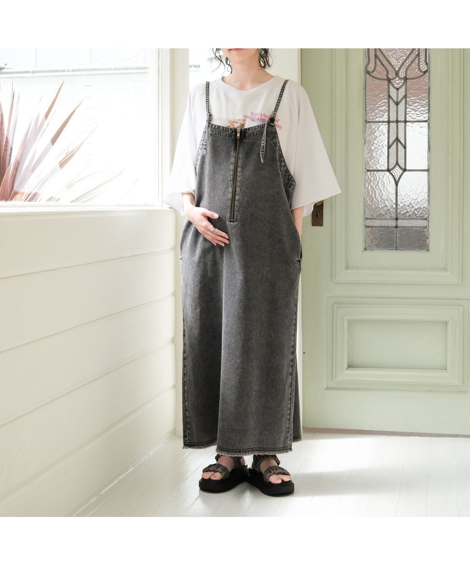 【レプシィム ローリーズファーム/LEPSIM LOWRYS FARM】の【産前・産後対応】マタニティ/デニムフリンジキャミワンピース インテリア・キッズ・メンズ・レディースファッション・服の通販 founy(ファニー) 　ファッション　Fashion　キッズファッション　Fashion for Kids　ワンピース　Dresses　おすすめ　Recommended / Our Picks　キャミワンピース　Cami Dress, Slip Dress　ジップ　Zip, Zipper　タートルネック　Turtleneck, High Neck　フリンジ　Fringe, Tassel　フロント　Front, Front Design　プリント　Print, Printed Pattern　夏　Summer　ケミカルグレー18|ID: prp329100004933044 ipo3291000000037026754