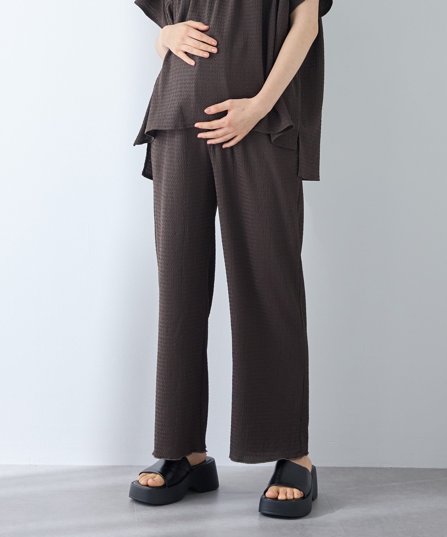 【その他のブランド/Other】のゆったりカットジャガードパンツ(マタニティ~産後)妊婦服 産前・産後対応 インテリア・キッズ・メンズ・レディースファッション・服の通販 founy(ファニー) 　ファッション　Fashion　キッズファッション　Fashion for Kids　ボトムス　Bottoms　カットジャガード　Cut Jacquard　スマート　Smart, Elegant　ポケット　Pocket, Pocket Detail　リラックス　Relax, Relaxed Fit　エレガント 上品　Elegant　夏　Summer　ブラウン|ID: prp329100004933052 ipo3291000000037026810