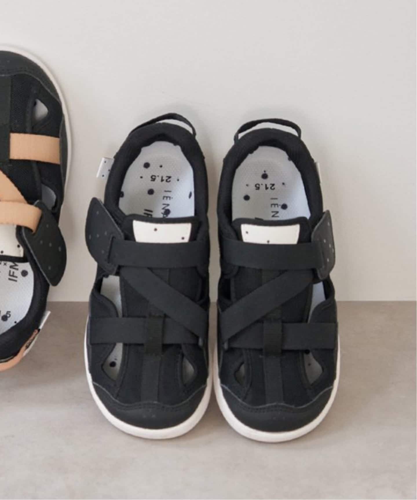 【イエナアンファン/IENA ENFANT / KIDS】の【IFME/イフミー】別注Bon Chic サンダルJUNIOR(20.5cm-23.5cm) インテリア・キッズ・メンズ・レディースファッション・服の通販 founy(ファニー) 　ファッション　Fashion　キッズファッション　Fashion for Kids　インソール　Shoe Insole　サンダル　Sandals, Summer Shoes　スペシャル　Special, Limited Edition　スマート　Smart, Elegant　別注　Limited Edition, Custom Order　ラップ　Wrap, Wrap Design　ブラック|ID: prp329100004933108 ipo3291000000037027193