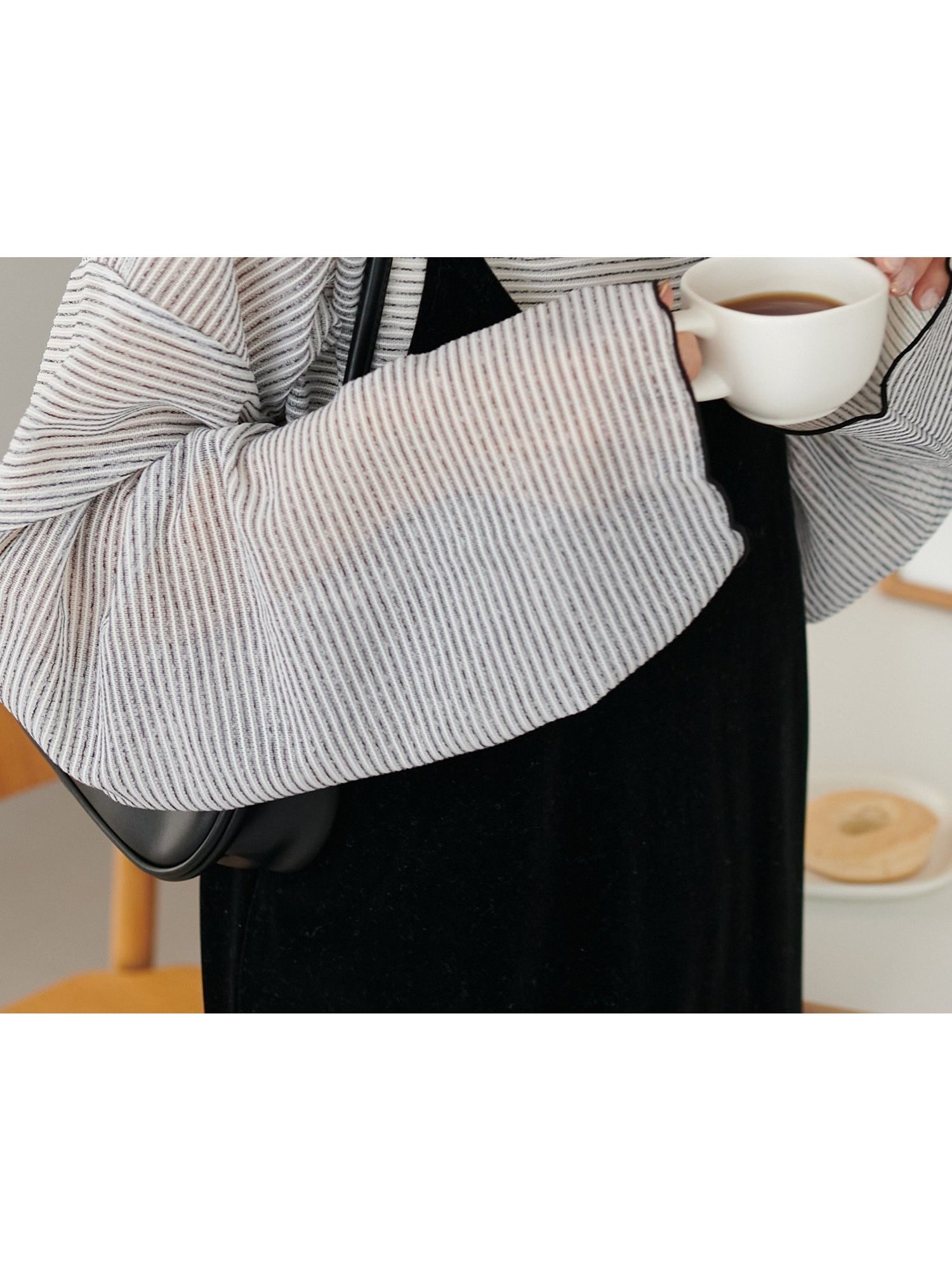 【ディスコート/Discoat】の【WEB限定】シアーボーダーロングスリーブ インテリア・キッズ・メンズ・レディースファッション・服の通販 founy(ファニー) 　ファッション　Fashion　レディースファッション　Fashion for Women　インナー　Innerwear　秋　Autumn　キャミソール　Camisole, Spaghetti Strap Top　スリーブ　Sleeve, Long Sleeve / Short Sleeve　トレンド　Trend, Trending Now　ビスチェ　Bustier, Corset Top　フィット　Fit, Slim Fit　ボーダー　Border, Stripe　ルーズ　Loose, Oversized　ワイド　Wide, Wide Fit　おすすめ　Recommended / Our Picks　オフホワイト|ID: prp329100004933171 ipo3291000000037027568