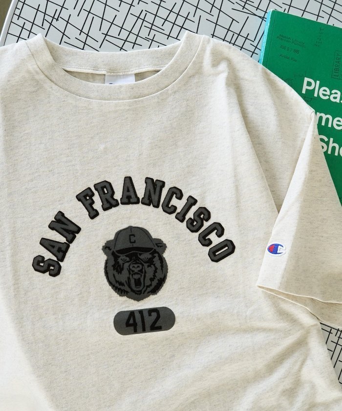 【フリークスストア/FREAK'S STORE】の限定展開 別注フロッキープリントロゴ半袖Tシャツ Champion チャンピオン 限定 インテリア・キッズ・メンズ・レディースファッション・服の通販 founy(ファニー) 　ファッション　Fashion　レディースファッション　Fashion for Women　トップス・カットソー　Cut & Sew Tops　シャツ・ブラウス・オフィスカジュアル　Elegant Blouses & Button-Ups　ロングTシャツ・Tシャツ　Longline T-Shirts & Tees　2026年　2026　アニマル　Animal Print　ギャザー　Gathered, Ruffled　スペシャル　Special, Limited Edition　チュニック　Tunic, Long Top　ティアード　Tiered, Tiered Style　フリル　Frill, Ruffle　プリント　Print, Printed Pattern　別注　Limited Edition, Custom Order　半袖　Short Sleeve, Half Sleeve　夏　Summer　S/S・春夏　SS, Spring/Summer, Warm Season　ライトグレー|ID: prp329100004933183 ipo3291000000037027652