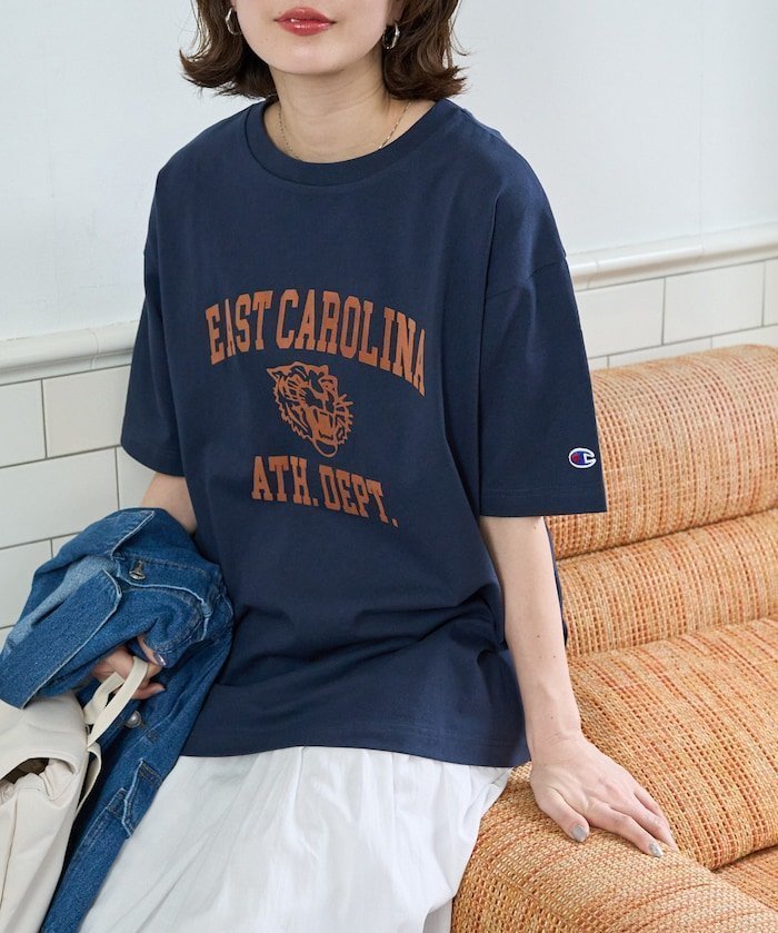 【フリークスストア/FREAK'S STORE】の限定展開 別注フロッキープリントロゴ半袖Tシャツ Champion チャンピオン 限定 インテリア・キッズ・メンズ・レディースファッション・服の通販 founy(ファニー) 　ファッション　Fashion　レディースファッション　Fashion for Women　トップス・カットソー　Cut & Sew Tops　シャツ・ブラウス・オフィスカジュアル　Elegant Blouses & Button-Ups　ロングTシャツ・Tシャツ　Longline T-Shirts & Tees　2026年　2026　アニマル　Animal Print　ギャザー　Gathered, Ruffled　スペシャル　Special, Limited Edition　チュニック　Tunic, Long Top　ティアード　Tiered, Tiered Style　フリル　Frill, Ruffle　プリント　Print, Printed Pattern　別注　Limited Edition, Custom Order　半袖　Short Sleeve, Half Sleeve　夏　Summer　S/S・春夏　SS, Spring/Summer, Warm Season　ネイビー|ID: prp329100004933183 ipo3291000000037027659