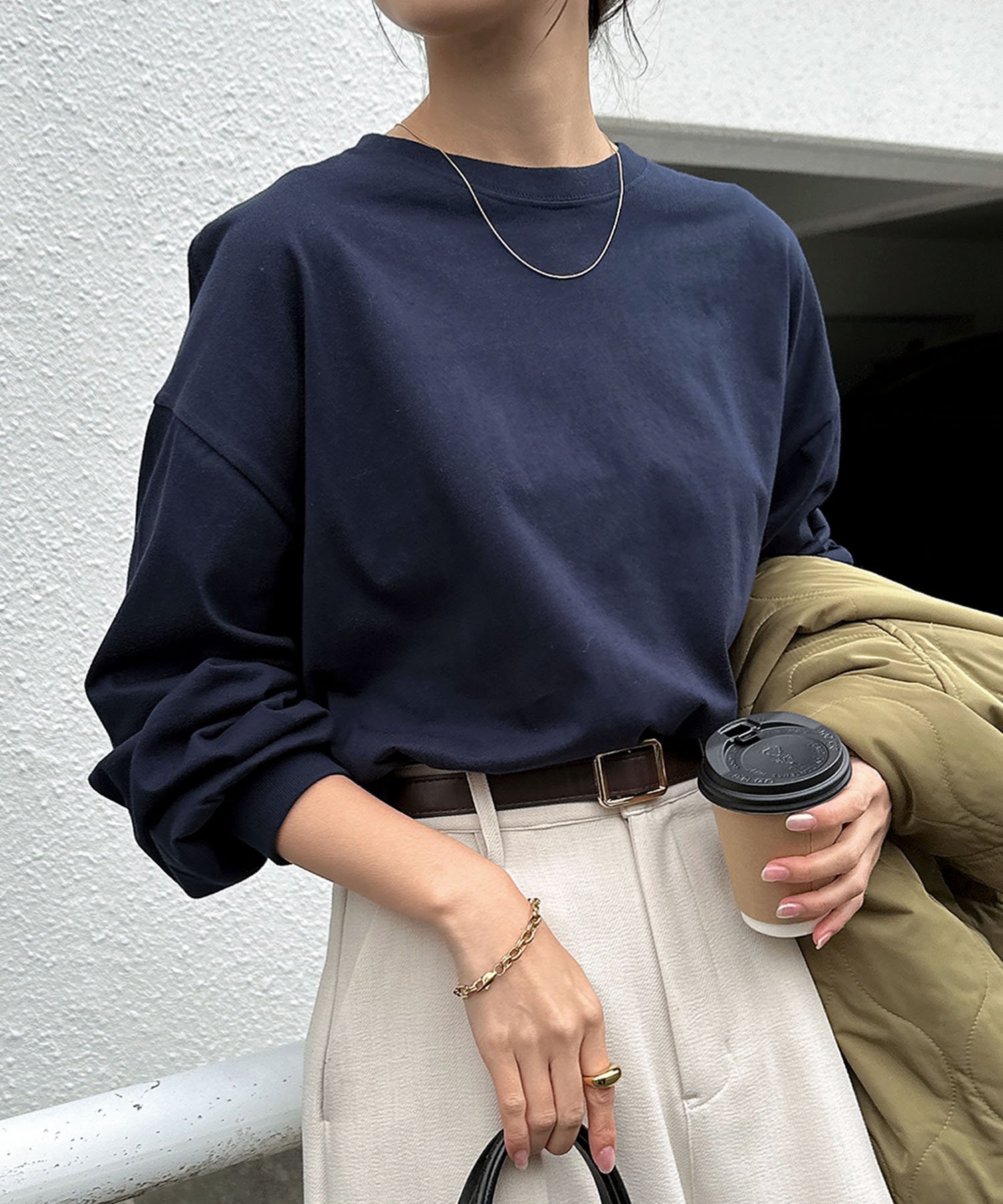 【アンドミー/andme】の無地 ボーダー コットン ボリューム袖 Tシャツ インテリア・キッズ・メンズ・レディースファッション・服の通販 founy(ファニー) 　ファッション　Fashion　レディースファッション　Fashion for Women　トップス・カットソー　Cut & Sew Tops　シャツ・ブラウス・オフィスカジュアル　Elegant Blouses & Button-Ups　ロングTシャツ・Tシャツ　Longline T-Shirts & Tees　ショルダー　Shoulder, Shoulder Strap　トレンド　Trend, Trending Now　ドロップ　Drop Shoulder, Dropped Style　人気　Popular, Best Seller　バランス　Balance, Style Balance　ベーシック　Basic, Essential　ボーダー　Border, Stripe　無地　Plain, Solid Color　おすすめ　Recommended / Our Picks　ネイビー|ID: prp329100004933190 ipo3291000000037027735