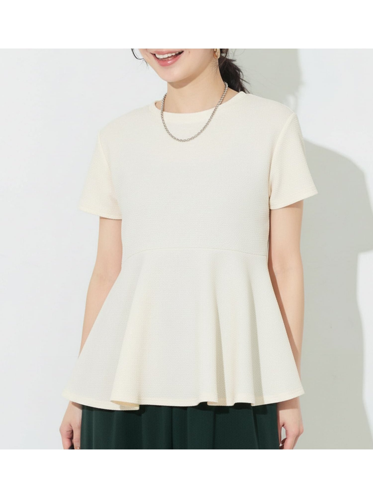 【コカ/COCA】のエンボス裾フリル半袖プルオーバー インテリア・キッズ・メンズ・レディースファッション・服の通販 founy(ファニー) 　ファッション　Fashion　レディースファッション　Fashion for Women　トップス・カットソー　Cut & Sew Tops　カジュアルプルオーバー・ニットトップス　Pullovers & Knit Tops / Casual Pullovers　フリル　Frill, Ruffle　半袖　Short Sleeve, Half Sleeve　Ivory|ID: prp329100004933226 ipo3291000000037027970