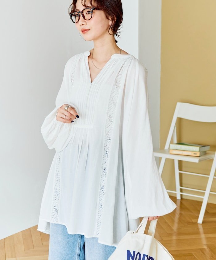 【フリークスストア/FREAK'S STORE】のインドレースピンタックロングスリーブブラウス【限定展開】 インテリア・キッズ・メンズ・レディースファッション・服の通販 founy(ファニー) 　ファッション　Fashion　レディースファッション　Fashion for Women　トップス・カットソー　Cut & Sew Tops　シャツ・ブラウス・オフィスカジュアル　Elegant Blouses & Button-Ups　春　Spring　ショーツ　Shorts, Short Pants　スキッパー　Skipper, Open Collar　スニーカー　Sneakers, Trainers　スリーブ　Sleeve, Long Sleeve / Short Sleeve　ダウン　Down, Puffer　定番　Standard, Basic Item　フェミニン　Feminine, Girly　レース　Lace, Lace Fabric　S/S・春夏　SS, Spring/Summer, Warm Season　おすすめ　Recommended / Our Picks　夏　Summer　エレガント 上品　Elegant　2026年　2026　オフホワイト|ID: prp329100004933235 ipo3291000000037028031