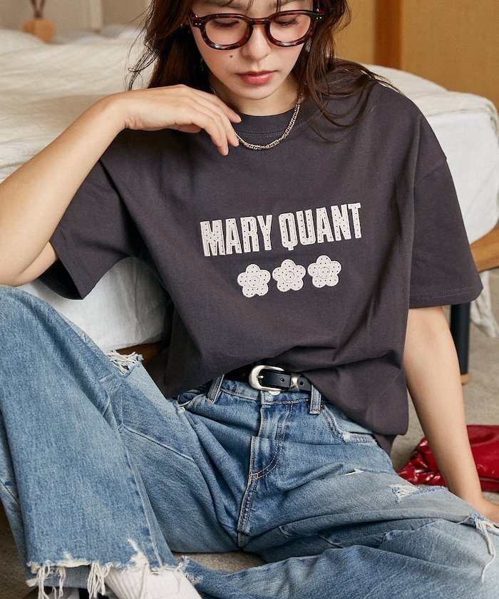 【フリークスストア/FREAK'S STORE】のMARY QUANT × PUBLUX/マリークワント ドット柄 刺繍 ロゴ Tシャツ 限定展開 インテリア・キッズ・メンズ・レディースファッション・服の通販 founy(ファニー) 　ファッション　Fashion　レディースファッション　Fashion for Women　トップス・カットソー　Cut & Sew Tops　シャツ・ブラウス・オフィスカジュアル　Elegant Blouses & Button-Ups　ロングTシャツ・Tシャツ　Longline T-Shirts & Tees　スペシャル　Special, Limited Edition　ドット　Polka Dot, Dot Pattern　フラワー　Flower, Floral　フロント　Front, Front Design　ミニスカート　Mini Skirt, Short Skirt　モチーフ　Motif, Design Theme　リアル　Real, Realistic　S/S・春夏　SS, Spring/Summer, Warm Season　おすすめ　Recommended / Our Picks　夏　Summer　2026年　2026　ダークグレー|ID: prp329100004933244 ipo3291000000037045112