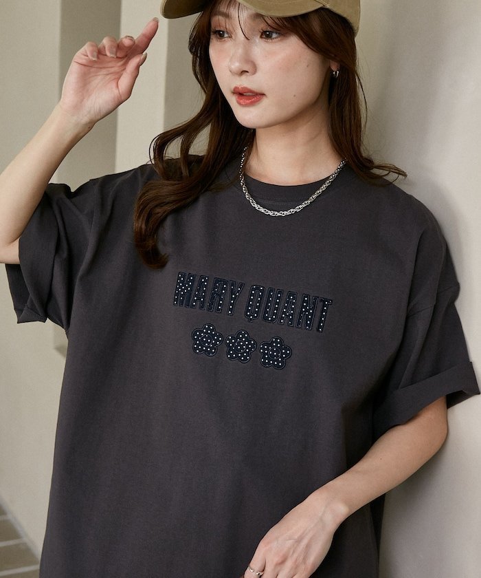 【フリークスストア/FREAK'S STORE】のMARY QUANT × PUBLUX/マリークワント ドット柄 刺繍 ロゴ Tシャツ 限定展開 インテリア・キッズ・メンズ・レディースファッション・服の通販 founy(ファニー) 　ファッション　Fashion　レディースファッション　Fashion for Women　トップス・カットソー　Cut & Sew Tops　シャツ・ブラウス・オフィスカジュアル　Elegant Blouses & Button-Ups　ロングTシャツ・Tシャツ　Longline T-Shirts & Tees　スペシャル　Special, Limited Edition　ドット　Polka Dot, Dot Pattern　フラワー　Flower, Floral　フロント　Front, Front Design　ミニスカート　Mini Skirt, Short Skirt　モチーフ　Motif, Design Theme　リアル　Real, Realistic　S/S・春夏　SS, Spring/Summer, Warm Season　おすすめ　Recommended / Our Picks　夏　Summer　2026年　2026　チャコールグレー|ID: prp329100004933244 ipo3291000000037045114
