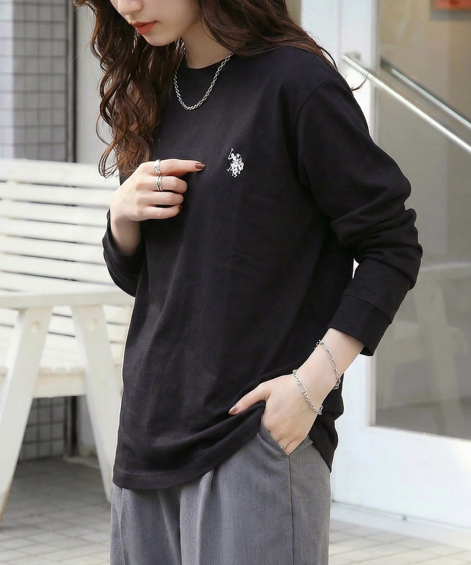 【セットアップセブン/SETUP7】のU.S. POLO ASSN./クラシカルポニー ワンポイントロゴ ロンTシャツ インテリア・キッズ・メンズ・レディースファッション・服の通販 founy(ファニー) 　ファッション　Fashion　レディースファッション　Fashion for Women　トップス・カットソー　Cut & Sew Tops　シャツ・ブラウス・オフィスカジュアル　Elegant Blouses & Button-Ups　ロングTシャツ・Tシャツ　Longline T-Shirts & Tees　厚底　Platform Shoes　カーゴパンツ　Cargo Pants, Utility Pants　スニーカー　Sneakers, Trainers　スポーツ　Sports, Activewear　スリーブ　Sleeve, Long Sleeve / Short Sleeve　ダウン　Down, Puffer　デニム　Denim, Jeans Material　トレンド　Trend, Trending Now　定番　Standard, Basic Item　人気　Popular, Best Seller　長袖　Long Sleeve, Full Sleeve　ベーシック　Basic, Essential　ムートン　Shearling, Mouton　ロング　Long, Long-Length　ワイド　Wide, Wide Fit　ワンポイント　One Point, Statement Accent　再入荷　Restock / Back in Stock　おすすめ　Recommended / Our Picks　BLK|ID: prp329100004933319 ipo3291000000037028901