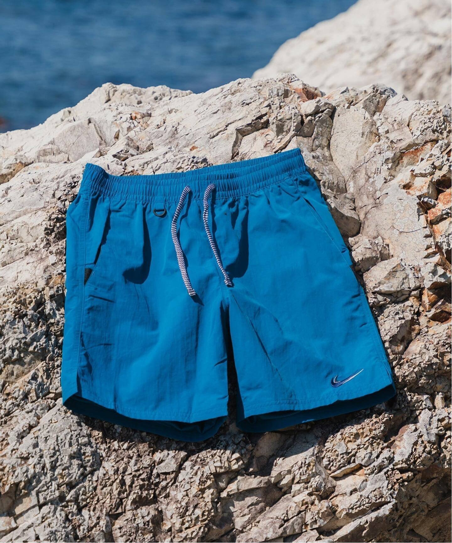 【エディフィス/EDIFICE / MEN】の《WEB限定》NIKE SWIM (ナイキ スイム) 限定 ボレーショーツ インテリア・キッズ・メンズ・レディースファッション・服の通販 founy(ファニー) 　ファッション　Fashion　メンズファッション　Fashion for Men　カラフル　Colorful Design　今季　This Season, Current Season　ショーツ　Shorts, Short Pants　ジップ　Zip, Zipper　スポーツ　Sports, Activewear　スマート　Smart, Elegant　ドローコード　Drawcord, Drawstring Cord　バランス　Balance, Style Balance　フィット　Fit, Slim Fit　フロント　Front, Front Design　ポケット　Pocket, Pocket Detail　メッシュ　Mesh, Net Fabric　リボン　Ribbon, Bow　再入荷　Restock / Back in Stock　グリーン|ID: prp329100004933320 ipo3291000000037028917