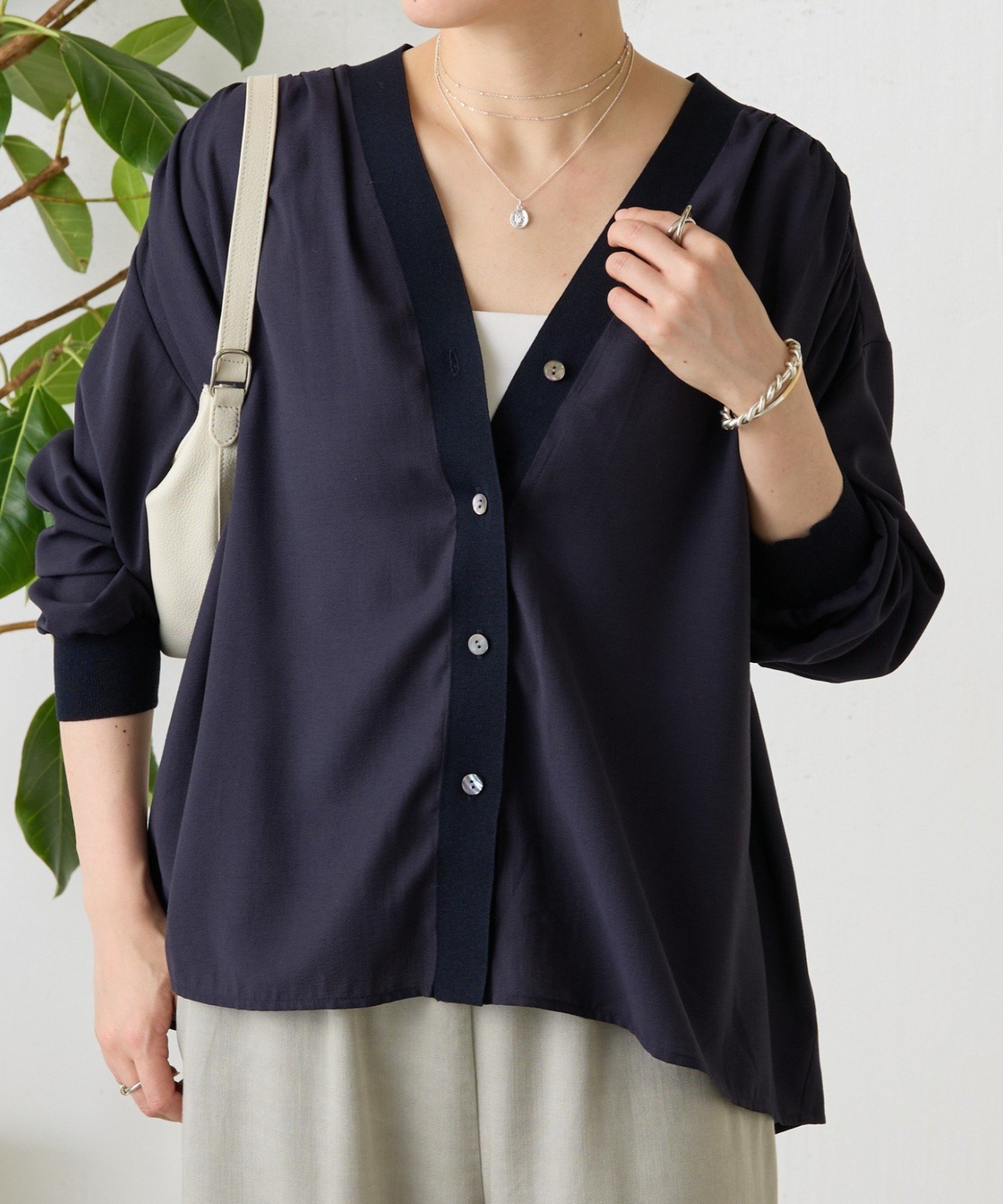 【ビアズリー/BEARDSLEY】のシアーブラウスカーデ インテリア・キッズ・メンズ・レディースファッション・服の通販 founy(ファニー) 　ファッション　Fashion　レディースファッション　Fashion for Women　トップス・カットソー　Cut & Sew Tops　シャツ・ブラウス・オフィスカジュアル　Elegant Blouses & Button-Ups　カーディガン　Cardigan, Knitwear　ギャザー　Gathered, Ruffled　コンビ　Combo, Combination Style　シアー　Sheer, See-Through　スリーブ　Sleeve, Long Sleeve / Short Sleeve　バランス　Balance, Style Balance　ボトム　Bottoms, Lower Wear　ポケット　Pocket, Pocket Detail　リブニット　Rib Knit, Ribbed Knit　おすすめ　Recommended / Our Picks　夏　Summer　エレガント 上品　Elegant　ビジネス 仕事 通勤　Business / Work / Commuting　ネイビー|ID: prp329100004933336 ipo3291000000037029012