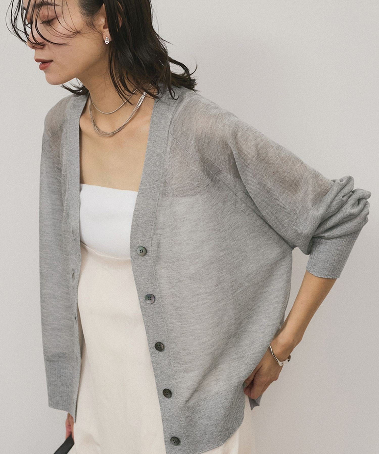 【サロン アダム エ ロペ/SALON adam et rope'】のブライトラメVネックシアーカーディガン / UV対策・冷房対策 インテリア・キッズ・メンズ・レディースファッション・服の通販 founy(ファニー) 　ファッション　Fashion　レディースファッション　Fashion for Women　トップス・カットソー　Cut & Sew Tops　カーディガン・羽織り　Layered Style Cardigans　Vネックトップス　V-Neck Tops / V-Cut Neckline Shirts　カーディガン　Cardigan, Knitwear　シアー　Sheer, See-Through　ショート　Short, Short Length　スリーブ　Sleeve, Long Sleeve / Short Sleeve　タンク　Tank Top, Sleeveless Top　デニム　Denim, Jeans Material　ノースリーブ　Sleeveless, No-Sleeve　人気　Popular, Best Seller　バランス　Balance, Style Balance　ポケット　Pocket, Pocket Detail　夏　Summer　エレガント 上品　Elegant　グレー(07)|ID: prp329100004933352 ipo3291000000037029146