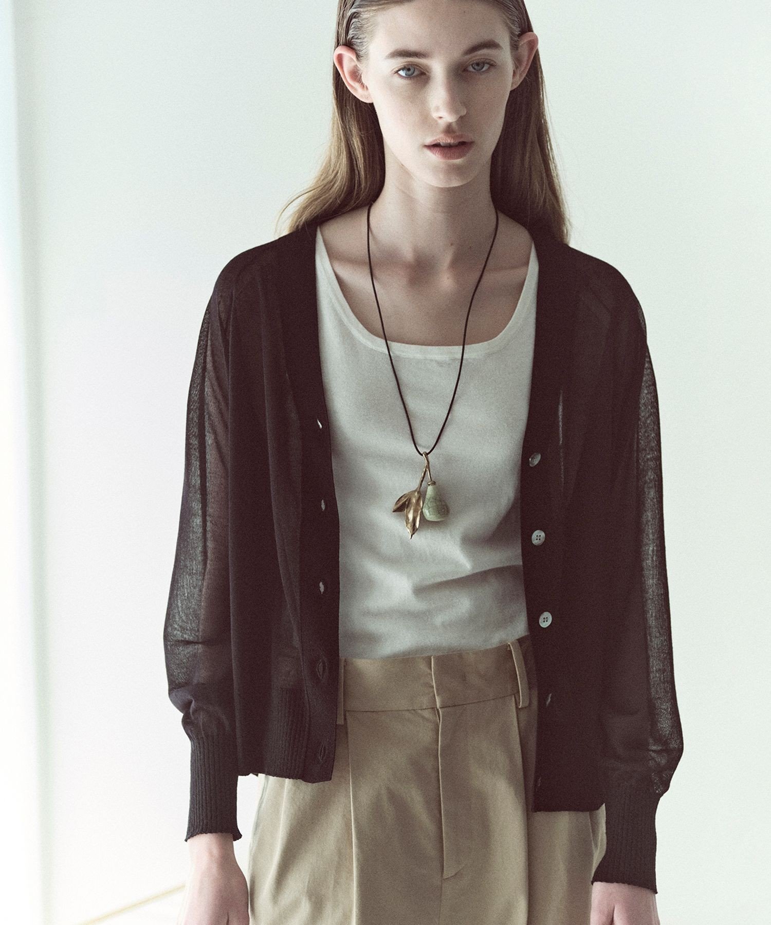 【サロン アダム エ ロペ/SALON adam et rope'】のブライトラメVネックシアーカーディガン / UV対策・冷房対策 インテリア・キッズ・メンズ・レディースファッション・服の通販 founy(ファニー) 　ファッション　Fashion　レディースファッション　Fashion for Women　トップス・カットソー　Cut & Sew Tops　カーディガン・羽織り　Layered Style Cardigans　Vネックトップス　V-Neck Tops / V-Cut Neckline Shirts　カーディガン　Cardigan, Knitwear　シアー　Sheer, See-Through　ショート　Short, Short Length　スリーブ　Sleeve, Long Sleeve / Short Sleeve　タンク　Tank Top, Sleeveless Top　デニム　Denim, Jeans Material　ノースリーブ　Sleeveless, No-Sleeve　人気　Popular, Best Seller　バランス　Balance, Style Balance　ポケット　Pocket, Pocket Detail　夏　Summer　エレガント 上品　Elegant　ブラック(01)|ID: prp329100004933352 ipo3291000000037029147