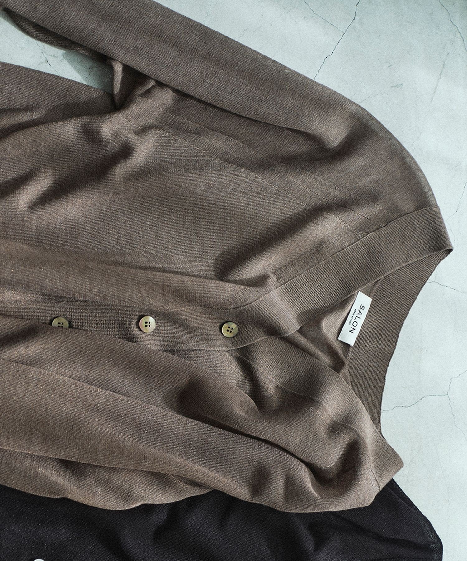 【サロン アダム エ ロペ/SALON adam et rope'】のブライトラメVネックシアーカーディガン / UV対策・冷房対策 インテリア・キッズ・メンズ・レディースファッション・服の通販 founy(ファニー) 　ファッション　Fashion　レディースファッション　Fashion for Women　トップス・カットソー　Cut & Sew Tops　カーディガン・羽織り　Layered Style Cardigans　Vネックトップス　V-Neck Tops / V-Cut Neckline Shirts　カーディガン　Cardigan, Knitwear　シアー　Sheer, See-Through　ショート　Short, Short Length　スリーブ　Sleeve, Long Sleeve / Short Sleeve　タンク　Tank Top, Sleeveless Top　デニム　Denim, Jeans Material　ノースリーブ　Sleeveless, No-Sleeve　人気　Popular, Best Seller　バランス　Balance, Style Balance　ポケット　Pocket, Pocket Detail　夏　Summer　エレガント 上品　Elegant　ブラウン系(23)|ID: prp329100004933352 ipo3291000000037029148