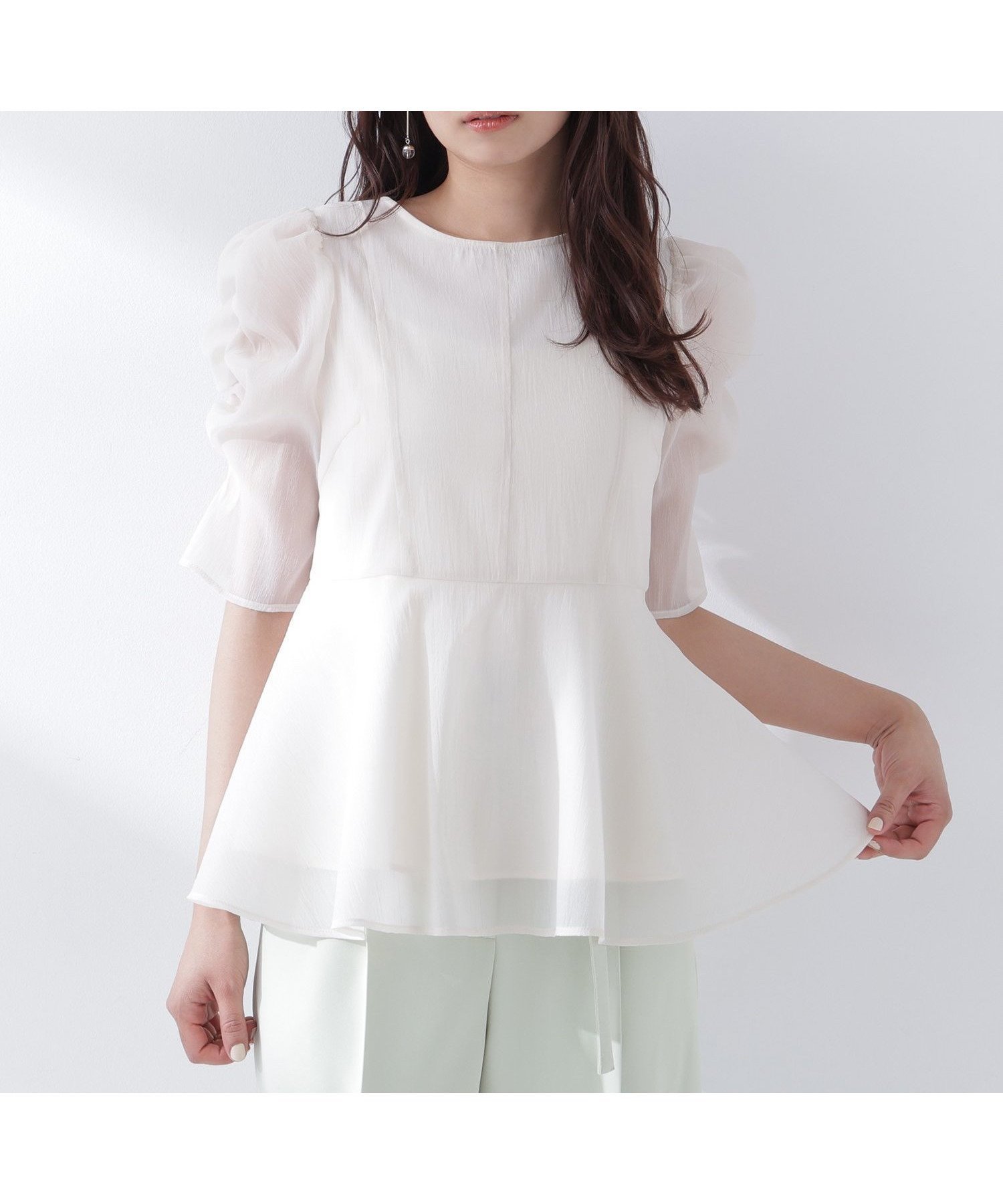 【ナチュラル ビューティー ベーシック/NATURAL BEAUTY BASIC】のシアーペプラムブラウス半袖 インテリア・キッズ・メンズ・レディースファッション・服の通販 founy(ファニー) 　雑誌掲載アイテム　Magazine Picks & Fashion Features　ファッション雑誌　Fashion Magazines　オッジ　Oggi　ファッションモデル・俳優・女優　Models　女性　Women　古畑星夏　Furuhata Seika　ファッション　Fashion　レディースファッション　Fashion for Women　トップス・カットソー　Cut & Sew Tops　シャツ・ブラウス・オフィスカジュアル　Elegant Blouses & Button-Ups　5月号　May Issue　シアー　Sheer, See-Through　ドット　Polka Dot, Dot Pattern　ペプラム　Peplum, Flared Hem　エレガント 上品　Elegant　半袖　Short Sleeve, Half Sleeve　夏　Summer　雑誌　Magazine, Fashion Magazine　ライトベージュ|ID: prp329100004933379 ipo3291000000037029381