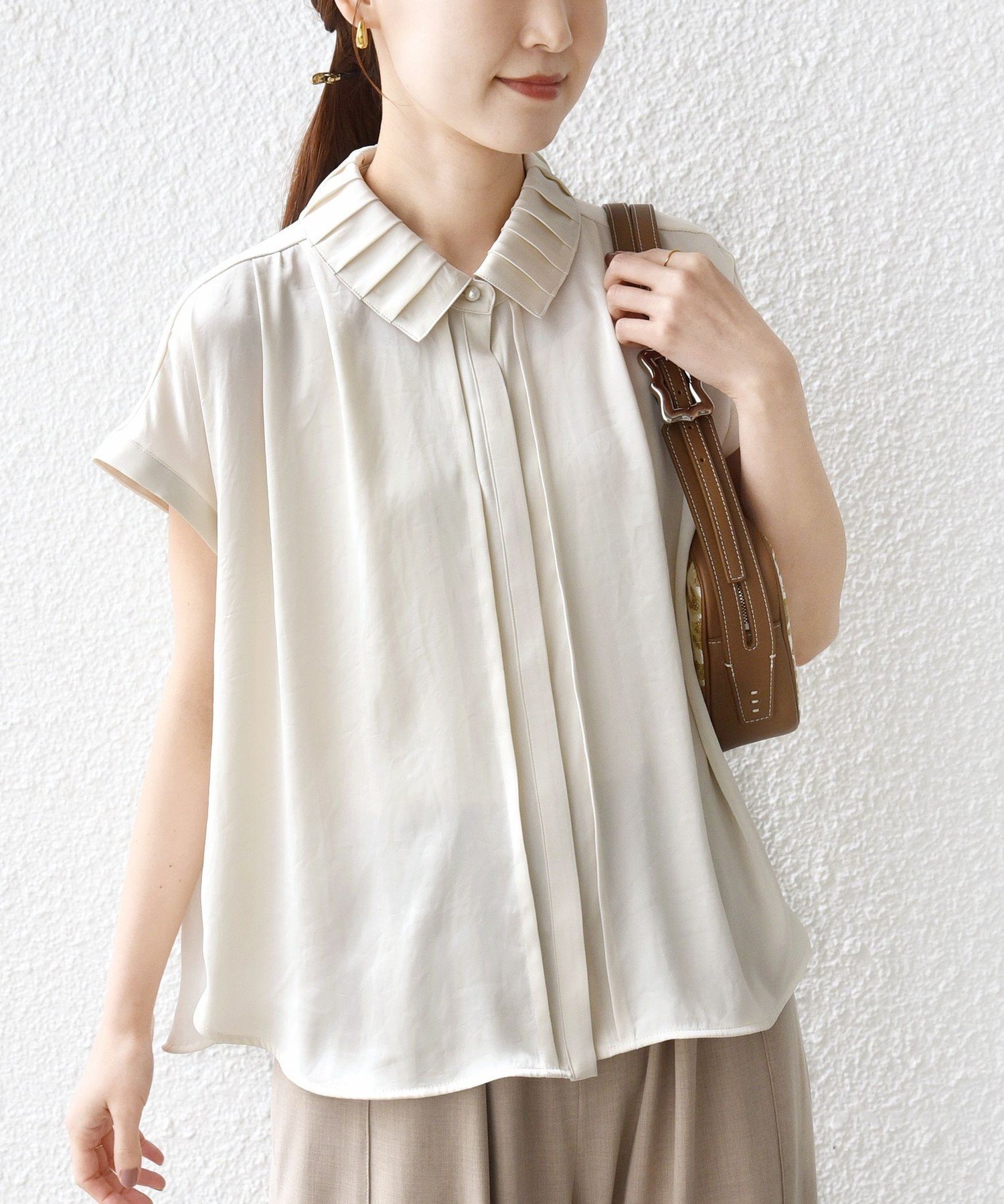 【シップス フォー ウィメン/SHIPS】の【WEB限定】 手洗い可能 ヴィンテージ サテン 襟 タック デザイン ブラウス インテリア・キッズ・メンズ・レディースファッション・服の通販 founy(ファニー) 　ファッション　Fashion　レディースファッション　Fashion for Women　トップス・カットソー　Cut & Sew Tops　シャツ・ブラウス・オフィスカジュアル　Elegant Blouses & Button-Ups　アクセサリー　Fashion Accessories　インナー　Innerwear　エアリー　Airy Texture　ヴィンテージ　Vintage Style　洗える　Machine Washable　サテン　Satin, Glossy Fabric　シンプル　Simple, Minimal　ジャケット　Jacket, Outerwear　パール　Pearl, Pearl Accent　プリーツ　Pleats, Pleated　ボトム　Bottoms, Lower Wear　ポケット　Pocket, Pocket Detail　モチーフ　Motif, Design Theme　リラックス　Relax, Relaxed Fit　ワイド　Wide, Wide Fit　おすすめ　Recommended / Our Picks　夏　Summer　エレガント 上品　Elegant　2026年　2026　オフホワイト|ID: prp329100004933384 ipo3291000000037029423