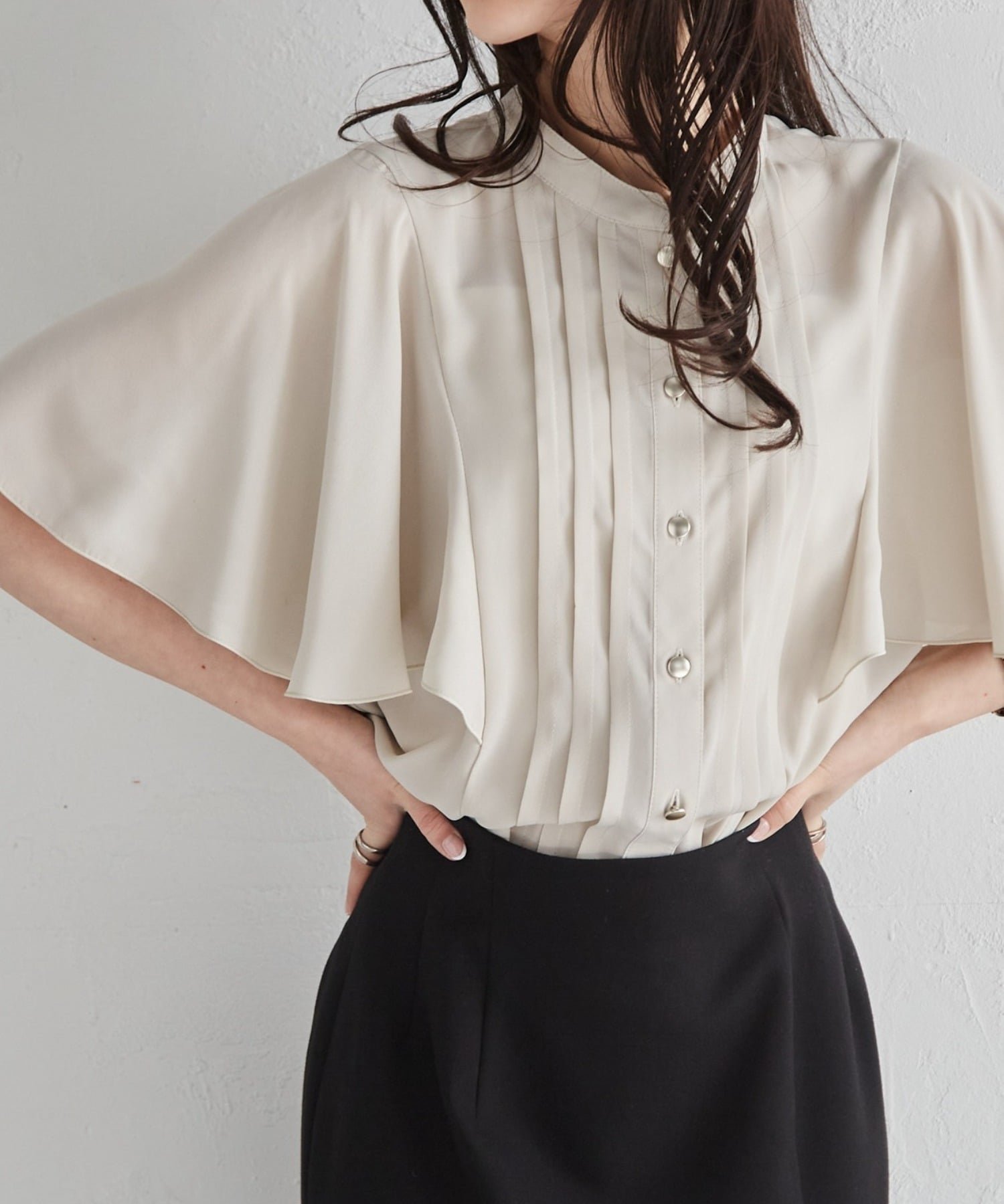 【ラナン/Ranan】のRanan/ピンタックフレアー袖ブラウス インテリア・キッズ・メンズ・レディースファッション・服の通販 founy(ファニー) 　ファッション　Fashion　レディースファッション　Fashion for Women　トップス・カットソー　Cut & Sew Tops　シャツ・ブラウス・オフィスカジュアル　Elegant Blouses & Button-Ups　エレガント 上品　Elegant　カーディガン　Cardigan, Knitwear　クラシック　Classic, Timeless Style　ジャケット　Jacket, Outerwear　ジョーゼット　Georgette, Semi-Sheer Fabric　スタンド　Stand Collar, Upright Stand　スリーブ　Sleeve, Long Sleeve / Short Sleeve　デニム　Denim, Jeans Material　なめらか　Smooth, Silky Texture　長袖　Long Sleeve, Full Sleeve　フレア　Flare, Flared　フロント　Front, Front Design　ベーシック　Basic, Essential　ポケット　Pocket, Pocket Detail　マーメイド　Mermaid, Fishtail Silhouette　無地　Plain, Solid Color　ロング　Long, Long-Length　再入荷　Restock / Back in Stock　おすすめ　Recommended / Our Picks　夏　Summer　2026年　2026　ベージュ|ID: prp329100004933385 ipo3291000000037029433