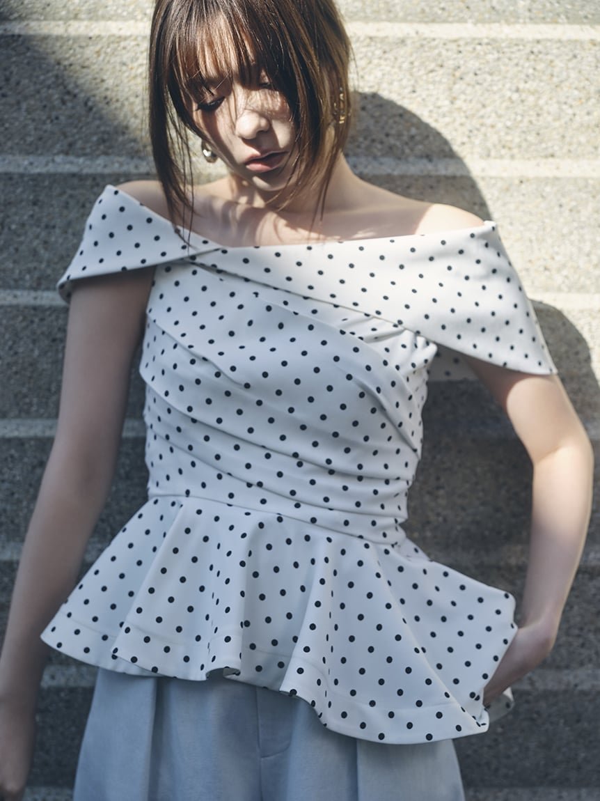 【フレイ アイディー/FRAY I.D】のオフショルカラーアシメペプラムトップス インテリア・キッズ・メンズ・レディースファッション・服の通販 founy(ファニー) 　ファッション　Fashion　レディースファッション　Fashion for Women　トップス・カットソー　Cut & Sew Tops　アシンメトリー　Asymmetrical Style　スマート　Smart, Elegant　トレンド　Trend, Trending Now　バランス　Balance, Style Balance　フェミニン　Feminine, Girly　フレア　Flare, Flared　ペプラム　Peplum, Flared Hem　ボトム　Bottoms, Lower Wear　ラップ　Wrap, Wrap Design　おすすめ　Recommended / Our Picks　日本製　Made In Japan　DOT[934]|ID: prp329100004933396 ipo3291000000037029497