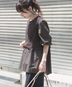 【アイテムズアーバンリサーチ/ITEMS URBAN RESEARCH】のレースベストドッキングチュニック 人気、トレンドファッション・服の通販 founy(ファニー) ファッション Fashion レディースファッション Fashion for Women アウター Coat / Outerwear Collection トップス・カットソー Cut & Sew Tops ベスト&ジレ / 重ね着スタイル Vests & Gilets 2026年 2026 おすすめ Recommended / Our Picks チュニック Tunic, Long Top ドッキング Docking, Mixed Material バランス Balance, Style Balance ベスト Vest, Waistcoat ボトム Bottoms, Lower Wear リラックス Relax, Relaxed Fit レース Lace, Lace Fabric エレガント 上品 Elegant 人気 Popular, Best Seller 夏 Summer 定番 Standard, Basic Item S/S・春夏 SS, Spring/Summer, Warm Season |ID:prp329100004933405