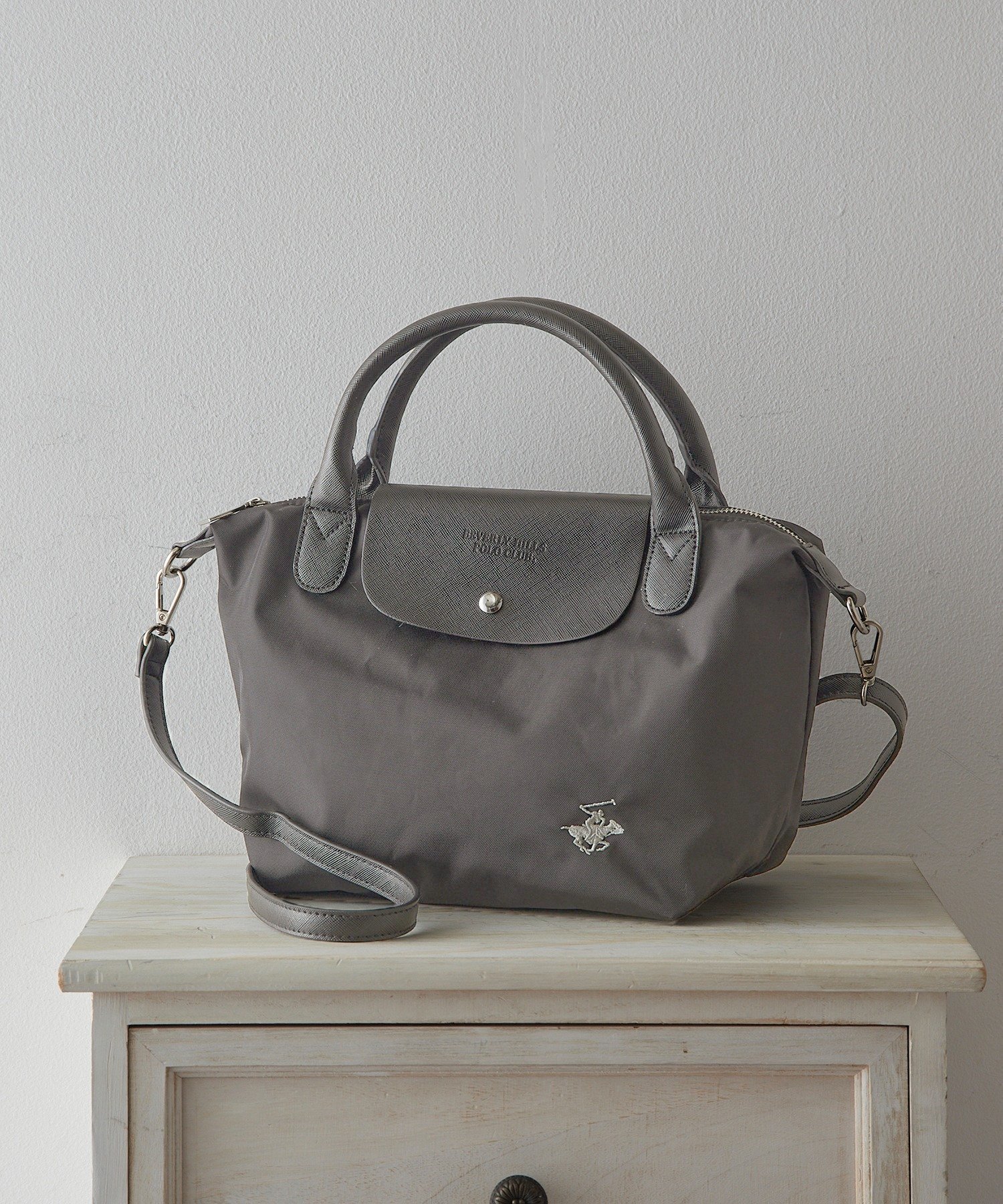 【セットアップセブン/SETUP7】のBEVERLY HILLS POLO CLUB/【別注】ナイロンPUハンドルトートバッグ 小 ポロ インテリア・キッズ・メンズ・レディースファッション・服の通販 founy(ファニー) 　ファッション　Fashion　レディースファッション　Fashion for Women　バッグ　Bags　アクセサリー　Fashion Accessories　厚底　Platform Shoes　ショルダー　Shoulder, Shoulder Strap　スキニー　Skinny, Slim Fit　スニーカー　Sneakers, Trainers　スラックス　Slacks, Dress Pants　セットアップ　Set-Up, Coordinated Outfit　ダウン　Down, Puffer　テクスチャー　Texture, Textured Fabric　デニム　Denim, Jeans Material　トレンド　Trend, Trending Now　トートバッグ　Tote Bag, Large Shoulder Bag　定番　Standard, Basic Item　ハーフ　Half, Half-Length　フォルム　Silhouette, Form　ポケット　Pocket, Pocket Detail　別注　Limited Edition, Custom Order　ムートン　Shearling, Mouton　ラップ　Wrap, Wrap Design　ロング　Long, Long-Length　ワイド　Wide, Wide Fit　再入荷　Restock / Back in Stock　エレガント 上品　Elegant　ビジネス 仕事 通勤　Business / Work / Commuting　GRY2|ID: prp329100004933430 ipo3291000000037029655