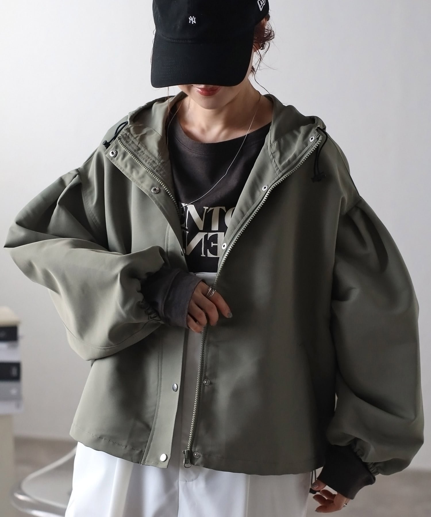 【リラクロ/relaclo】のmitis/バルーンスリーブマウンテンパーカー インテリア・キッズ・メンズ・レディースファッション・服の通販 founy(ファニー) 　ファッション　Fashion　レディースファッション　Fashion for Women　トップス・カットソー　Cut & Sew Tops　レディースパーカー・カジュアルフーディー　Casual Hoodies & Sweatshirts　ショート　Short, Short Length　シンプル　Simple, Minimal　ジーンズ　Jeans, Denim Pants　トレンド　Trend, Trending Now　ドローコード　Drawcord, Drawstring Cord　ワイド　Wide, Wide Fit　春　Spring　秋　Autumn　ライトカーキ|ID: prp329100004933448 ipo3291000000037029736