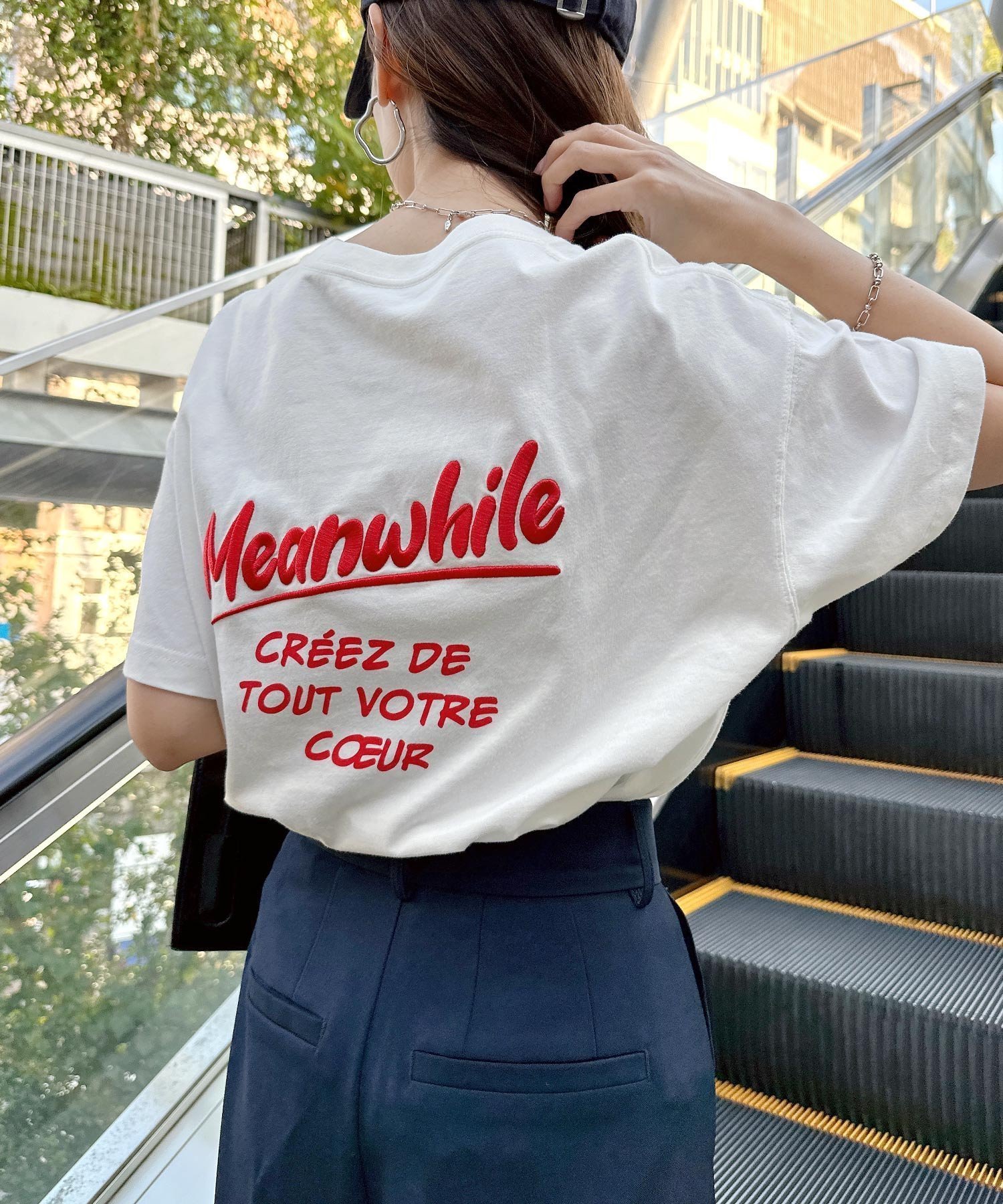 【アンドミー/andme】のプリント ロゴ 刺繍 エンブロイダリー 半袖 Tシャツ インテリア・キッズ・メンズ・レディースファッション・服の通販 founy(ファニー) 　ファッション　Fashion　レディースファッション　Fashion for Women　トップス・カットソー　Cut & Sew Tops　シャツ・ブラウス・オフィスカジュアル　Elegant Blouses & Button-Ups　ロングTシャツ・Tシャツ　Longline T-Shirts & Tees　エンブロイダリー　Embroidery Design　人気　Popular, Best Seller　プリント　Print, Printed Pattern　ベーシック　Basic, Essential　半袖　Short Sleeve, Half Sleeve　ワンポイント　One Point, Statement Accent　おすすめ　Recommended / Our Picks　オフホワイト×レッド|ID: prp329100004933454 ipo3291000000037029778