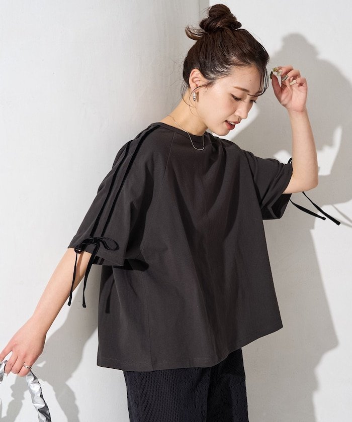 【フリークスストア/FREAK'S STORE】の袖ベロアリボンライン半袖ラグランTシャツ【限定展開】 インテリア・キッズ・メンズ・レディースファッション・服の通販 founy(ファニー) 　ファッション　Fashion　レディースファッション　Fashion for Women　トップス・カットソー　Cut & Sew Tops　シャツ・ブラウス・オフィスカジュアル　Elegant Blouses & Button-Ups　ロングTシャツ・Tシャツ　Longline T-Shirts & Tees　ベロアトップス　Velour Tops / Velvet-Look Items　春　Spring　スポーティ　Sporty, Casual Athletic　スリーブ　Sleeve, Long Sleeve / Short Sleeve　デニム　Denim, Jeans Material　フェミニン　Feminine, Girly　フレア　Flare, Flared　ベロア　Velour, Soft Velvet　ボトム　Bottoms, Lower Wear　半袖　Short Sleeve, Half Sleeve　ミリタリー　Military, Army Style　リボン　Ribbon, Bow　S/S・春夏　SS, Spring/Summer, Warm Season　おすすめ　Recommended / Our Picks　夏　Summer　2026年　2026　ブラック|ID: prp329100004933457 ipo3291000000037029796