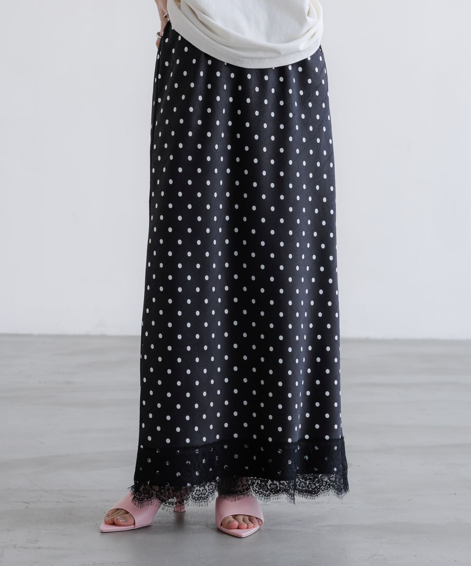 【ローリーズファーム/LOWRYS FARM】のストレッチサテンレーススカート インテリア・キッズ・メンズ・レディースファッション・服の通販 founy(ファニー) 　ファッション　Fashion　レディースファッション　Fashion for Women　スカート　Skirts　サテン　Satin, Glossy Fabric　シンプル　Simple, Minimal　トレンド　Trend, Trending Now　レース　Lace, Lace Fabric　エレガント 上品　Elegant　ブラックドット10|ID: prp329100004933463 ipo3291000000037029824