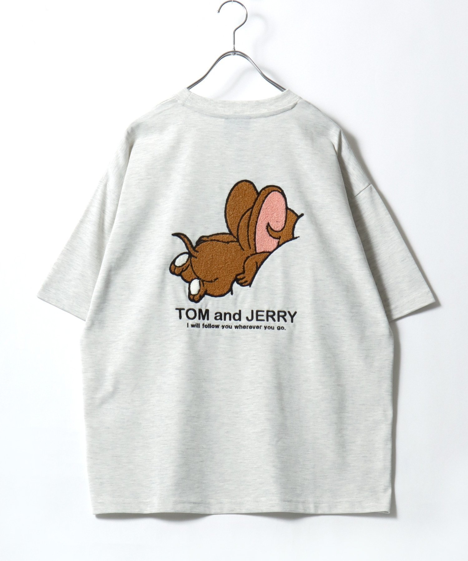 【マルカワ/MARUKAWA】のTom and Jerry トムとジェリー Tシャツ メンズ オーバーサイズ ワンポイント サガラ刺繍 半袖 ティーシャツ レディース ユニセックス インテリア・キッズ・メンズ・レディースファッション・服の通販 founy(ファニー) 　ファッション　Fashion　レディースファッション　Fashion for Women　トップス・カットソー　Cut & Sew Tops　シャツ・ブラウス・オフィスカジュアル　Elegant Blouses & Button-Ups　ロングTシャツ・Tシャツ　Longline T-Shirts & Tees　インナー　Innerwear　カーゴパンツ　Cargo Pants, Utility Pants　カーディガン　Cardigan, Knitwear　キャップ　Cap, Baseball Cap　コンビ　Combo, Combination Style　サロペット　Overalls, Salopette　シアー　Sheer, See-Through　シフォン　Chiffon, Lightweight Fabric　ショルダー　Shoulder, Shoulder Strap　シンプル　Simple, Minimal　ジャケット　Jacket, Outerwear　ジーンズ　Jeans, Denim Pants　スニーカー　Sneakers, Trainers　スポーツ　Sports, Activewear　ダメージ　Distressed, Destroyed　チュール　Tulip, Tulip Motif　ツイード　Twill, Twill Weave　デニム　Denim, Jeans Material　トレンド　Trend, Trending Now　ネコ　Cat, Feline Motif　パーカー　Hoodie, Parka　ビッグ　Big, Oversized　ビンテージ　Vintage, Retro Style　フロント　Front, Front Design　ブルゾン　Blouson, Bomber Jacket　アッシュグレー|ID: prp329100004933491 ipo3291000000037029961