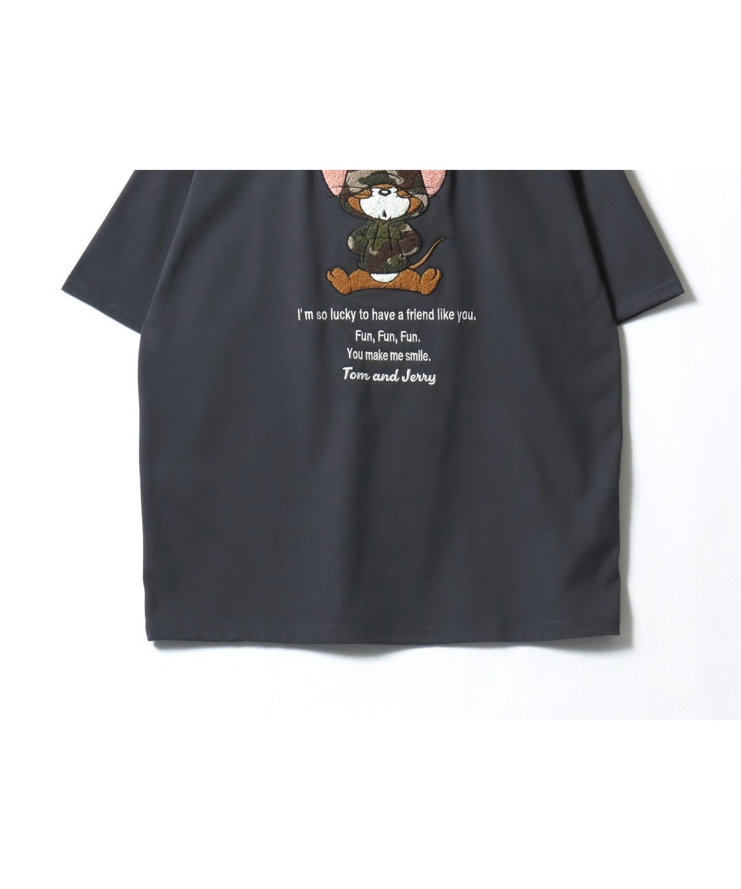 【マルカワ/MARUKAWA】のTom and Jerry トムとジェリー Tシャツ メンズ オーバーサイズ ワンポイント サガラ刺繍 半袖 ティーシャツ レディース ユニセックス インテリア・キッズ・メンズ・レディースファッション・服の通販 founy(ファニー) 　ファッション　Fashion　レディースファッション　Fashion for Women　トップス・カットソー　Cut & Sew Tops　シャツ・ブラウス・オフィスカジュアル　Elegant Blouses & Button-Ups　ロングTシャツ・Tシャツ　Longline T-Shirts & Tees　インナー　Innerwear　カーゴパンツ　Cargo Pants, Utility Pants　カーディガン　Cardigan, Knitwear　キャップ　Cap, Baseball Cap　コンビ　Combo, Combination Style　サロペット　Overalls, Salopette　シアー　Sheer, See-Through　シフォン　Chiffon, Lightweight Fabric　ショルダー　Shoulder, Shoulder Strap　シンプル　Simple, Minimal　ジャケット　Jacket, Outerwear　ジーンズ　Jeans, Denim Pants　スニーカー　Sneakers, Trainers　スポーツ　Sports, Activewear　ダメージ　Distressed, Destroyed　チュール　Tulip, Tulip Motif　ツイード　Twill, Twill Weave　デニム　Denim, Jeans Material　トレンド　Trend, Trending Now　ネコ　Cat, Feline Motif　パーカー　Hoodie, Parka　ビッグ　Big, Oversized　ビンテージ　Vintage, Retro Style　フロント　Front, Front Design　ブルゾン　Blouson, Bomber Jacket　スミクロ|ID: prp329100004933491 ipo3291000000037029962