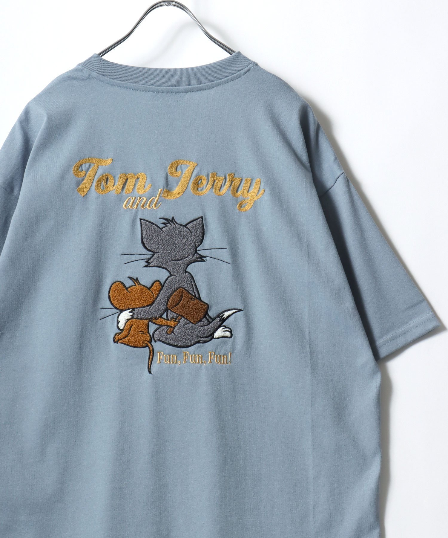 【マルカワ/MARUKAWA】のTom and Jerry トムとジェリー Tシャツ メンズ オーバーサイズ ワンポイント サガラ刺繍 半袖 ティーシャツ レディース ユニセックス インテリア・キッズ・メンズ・レディースファッション・服の通販 founy(ファニー) 　ファッション　Fashion　レディースファッション　Fashion for Women　トップス・カットソー　Cut & Sew Tops　シャツ・ブラウス・オフィスカジュアル　Elegant Blouses & Button-Ups　ロングTシャツ・Tシャツ　Longline T-Shirts & Tees　インナー　Innerwear　カーゴパンツ　Cargo Pants, Utility Pants　カーディガン　Cardigan, Knitwear　キャップ　Cap, Baseball Cap　コンビ　Combo, Combination Style　サロペット　Overalls, Salopette　シアー　Sheer, See-Through　シフォン　Chiffon, Lightweight Fabric　ショルダー　Shoulder, Shoulder Strap　シンプル　Simple, Minimal　ジャケット　Jacket, Outerwear　ジーンズ　Jeans, Denim Pants　スニーカー　Sneakers, Trainers　スポーツ　Sports, Activewear　ダメージ　Distressed, Destroyed　チュール　Tulip, Tulip Motif　ツイード　Twill, Twill Weave　デニム　Denim, Jeans Material　トレンド　Trend, Trending Now　ネコ　Cat, Feline Motif　パーカー　Hoodie, Parka　ビッグ　Big, Oversized　ビンテージ　Vintage, Retro Style　フロント　Front, Front Design　ブルゾン　Blouson, Bomber Jacket　ブルー系その他|ID: prp329100004933491 ipo3291000000037029966