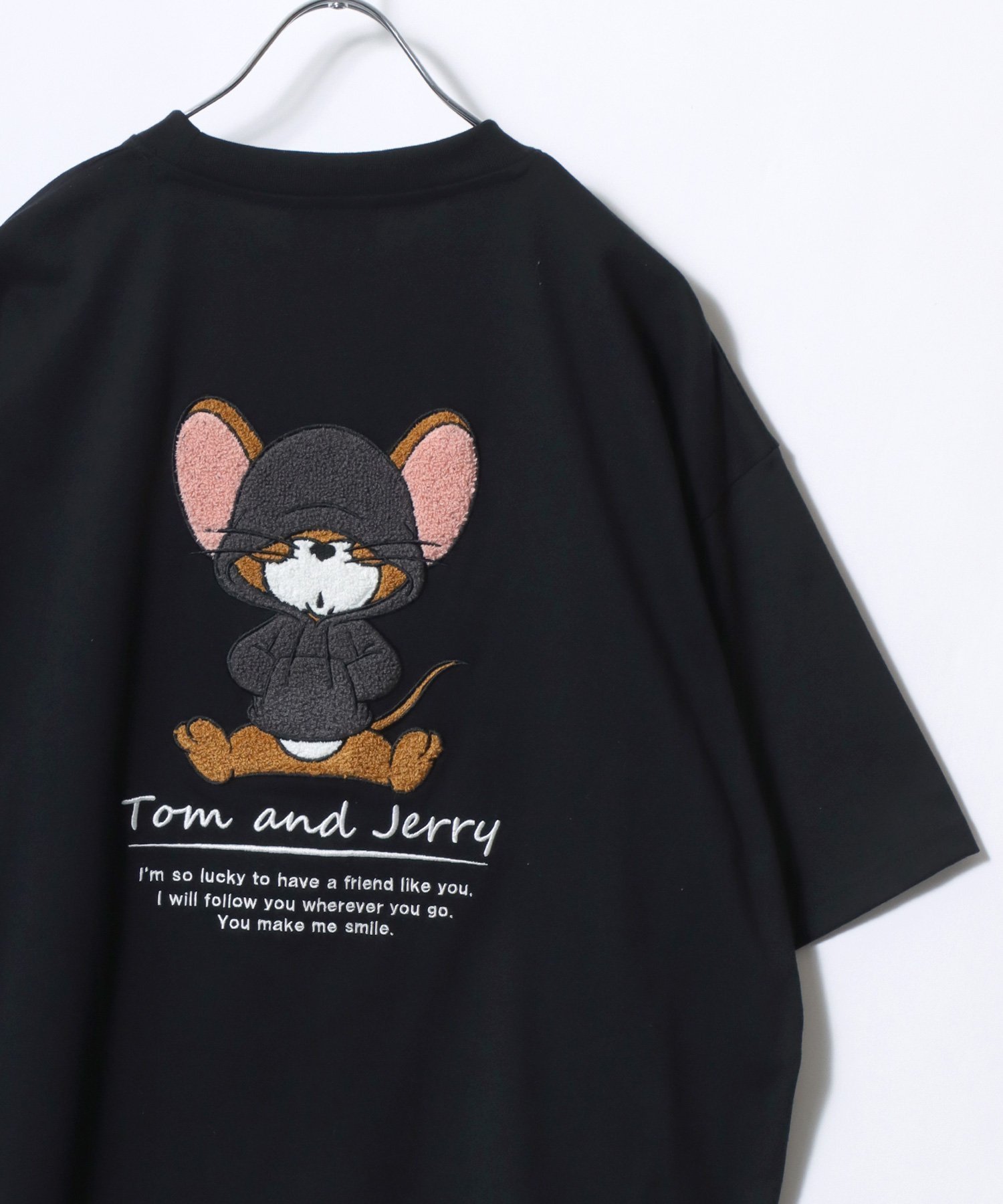 【マルカワ/MARUKAWA】のTom and Jerry トムとジェリー Tシャツ メンズ オーバーサイズ ワンポイント サガラ刺繍 半袖 ティーシャツ レディース ユニセックス インテリア・キッズ・メンズ・レディースファッション・服の通販 founy(ファニー) 　ファッション　Fashion　レディースファッション　Fashion for Women　トップス・カットソー　Cut & Sew Tops　シャツ・ブラウス・オフィスカジュアル　Elegant Blouses & Button-Ups　ロングTシャツ・Tシャツ　Longline T-Shirts & Tees　インナー　Innerwear　カーゴパンツ　Cargo Pants, Utility Pants　カーディガン　Cardigan, Knitwear　キャップ　Cap, Baseball Cap　コンビ　Combo, Combination Style　サロペット　Overalls, Salopette　シアー　Sheer, See-Through　シフォン　Chiffon, Lightweight Fabric　ショルダー　Shoulder, Shoulder Strap　シンプル　Simple, Minimal　ジャケット　Jacket, Outerwear　ジーンズ　Jeans, Denim Pants　スニーカー　Sneakers, Trainers　スポーツ　Sports, Activewear　ダメージ　Distressed, Destroyed　チュール　Tulip, Tulip Motif　ツイード　Twill, Twill Weave　デニム　Denim, Jeans Material　トレンド　Trend, Trending Now　ネコ　Cat, Feline Motif　パーカー　Hoodie, Parka　ビッグ　Big, Oversized　ビンテージ　Vintage, Retro Style　フロント　Front, Front Design　ブルゾン　Blouson, Bomber Jacket　ブラック系その他2|ID: prp329100004933491 ipo3291000000037029969