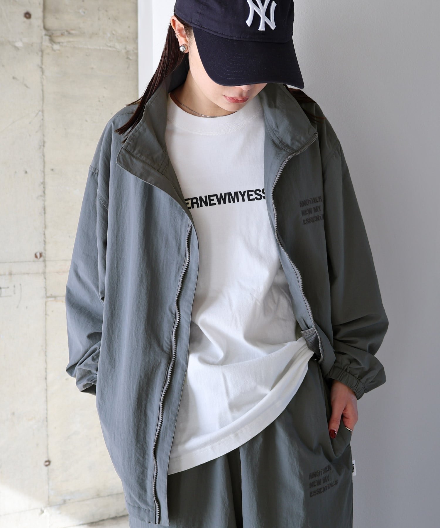 【アンドミー/andme】のUVカット 接触冷感 ロゴ刺繍 ナイロン ジャケット ブルゾン ANME アンメ インテリア・キッズ・メンズ・レディースファッション・服の通販 founy(ファニー) 　ファッション　Fashion　レディースファッション　Fashion for Women　アウター　Coat / Outerwear Collection　レディースジャケット・軽アウター　Jackets　ブルゾンジャケット・スポーティアウター　Blouson Jackets　ジャケット　Jacket, Outerwear　ダブル　Double, Double-Breasted　フロント　Front, Front Design　ブルゾン　Blouson, Bomber Jacket　ポケット　Pocket, Pocket Detail　別注　Limited Edition, Custom Order　ループ　Loop, Loop Knit　おすすめ　Recommended / Our Picks　チャコールグレー|ID: prp329100004933509 ipo3291000000037030034