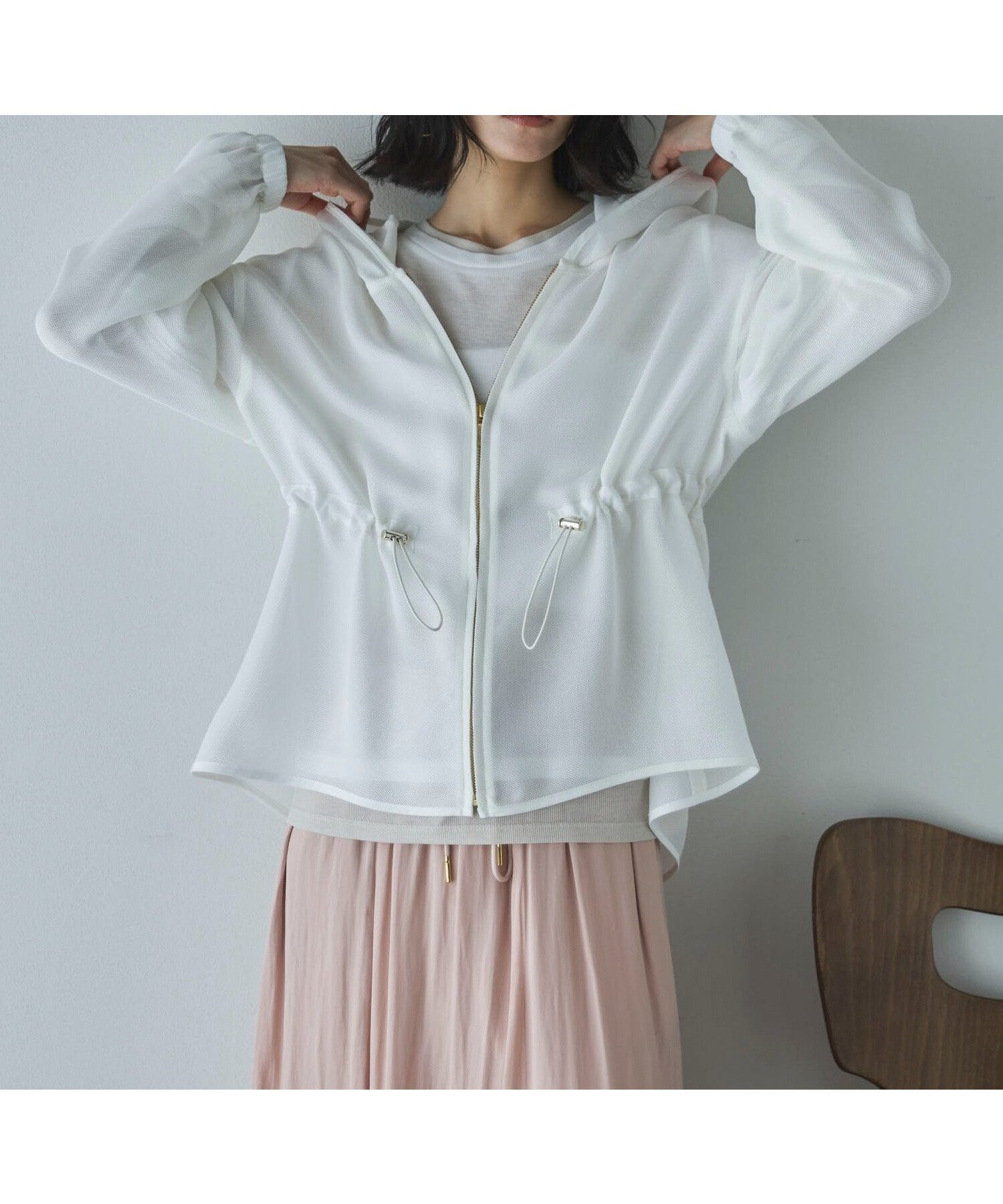 【ドゥ アルシーヴ/Doux archives】のウエストドロストメッシュパーカー インテリア・キッズ・メンズ・レディースファッション・服の通販 founy(ファニー) 　ファッション　Fashion　レディースファッション　Fashion for Women　トップス・カットソー　Cut & Sew Tops　レディースパーカー・カジュアルフーディー　Casual Hoodies & Sweatshirts　おすすめ　Recommended / Our Picks　インナー　Innerwear　シアー　Sheer, See-Through　ビーチ　Beach, Seaside　メッシュ　Mesh, Net Fabric　エレガント 上品　Elegant　夏　Summer　OFF WHITE|ID: prp329100004933512 ipo3291000000037030047