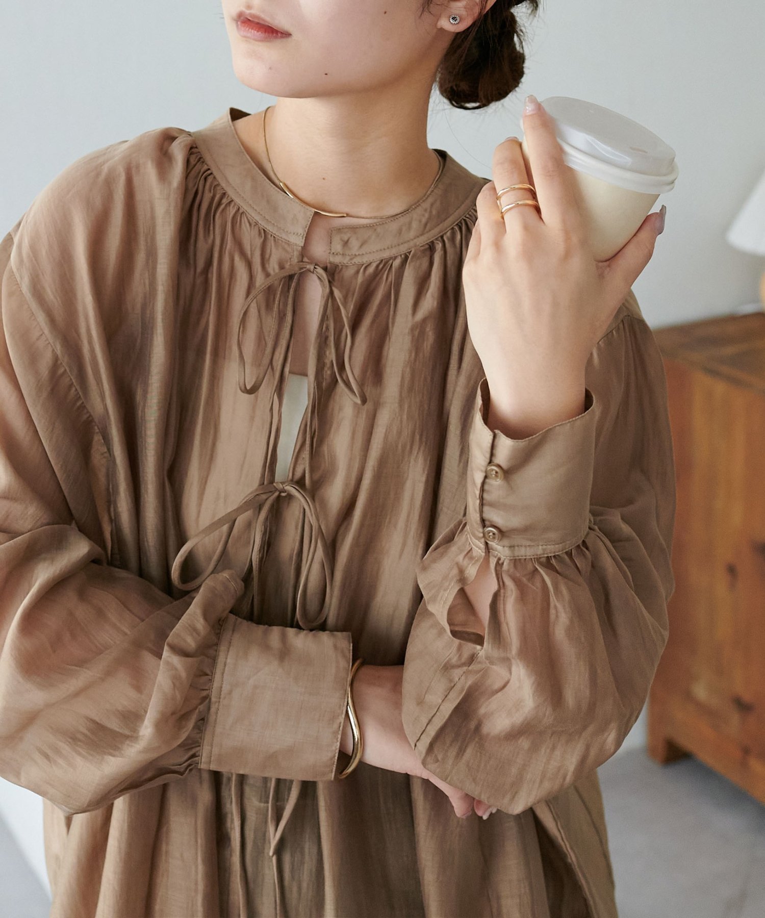 【ディスコート/Discoat】の【新色追加!/WEB限定】前後2WAYシアーブラウス インテリア・キッズ・メンズ・レディースファッション・服の通販 founy(ファニー) 　ファッション　Fashion　レディースファッション　Fashion for Women　トップス・カットソー　Cut & Sew Tops　シャツ・ブラウス・オフィスカジュアル　Elegant Blouses & Button-Ups　モカ|ID: prp329100004933539 ipo3291000000037030170