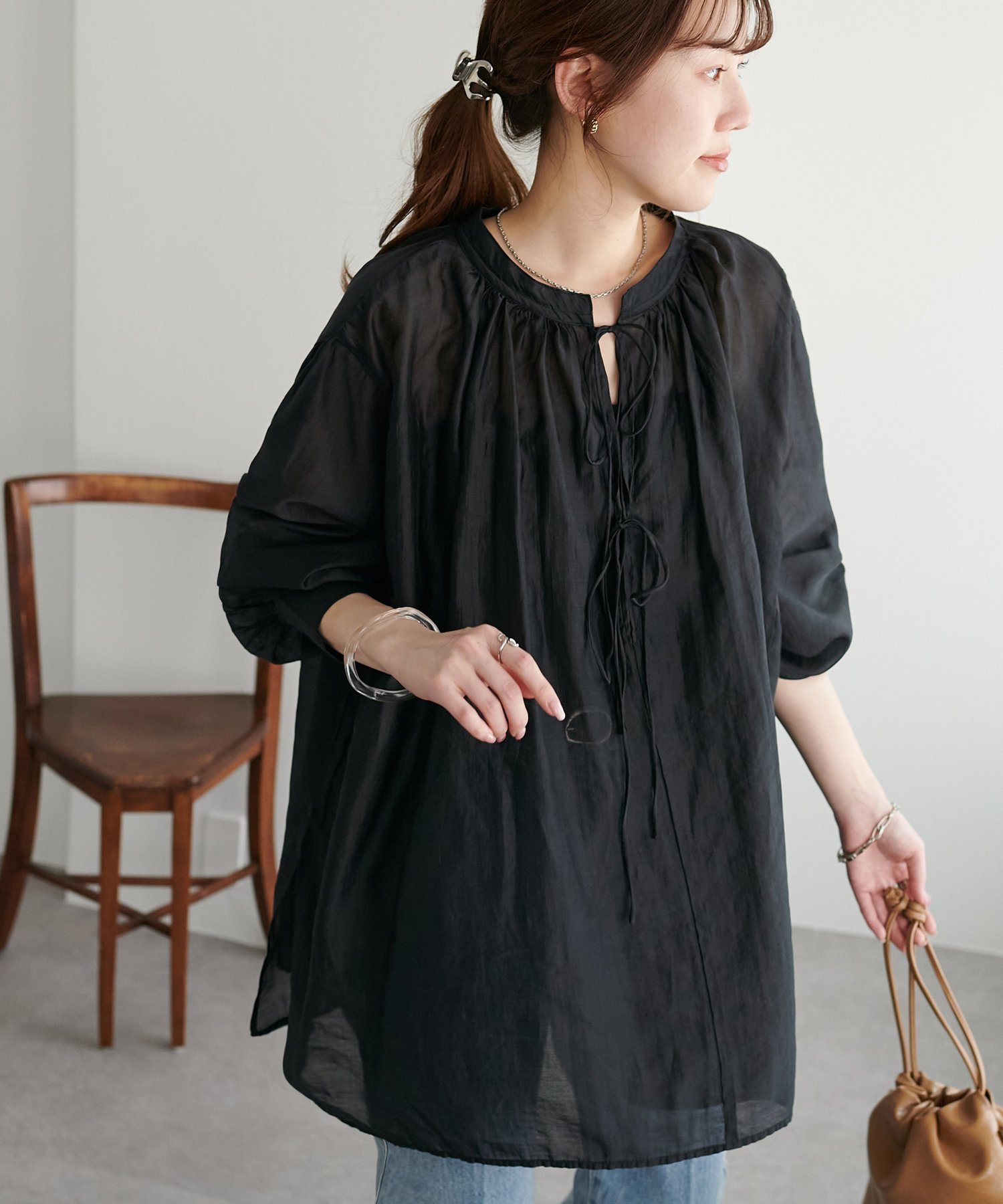 【ディスコート/Discoat】の【新色追加!/WEB限定】前後2WAYシアーブラウス インテリア・キッズ・メンズ・レディースファッション・服の通販 founy(ファニー) 　ファッション　Fashion　レディースファッション　Fashion for Women　トップス・カットソー　Cut & Sew Tops　シャツ・ブラウス・オフィスカジュアル　Elegant Blouses & Button-Ups　ブラック|ID: prp329100004933539 ipo3291000000037030172
