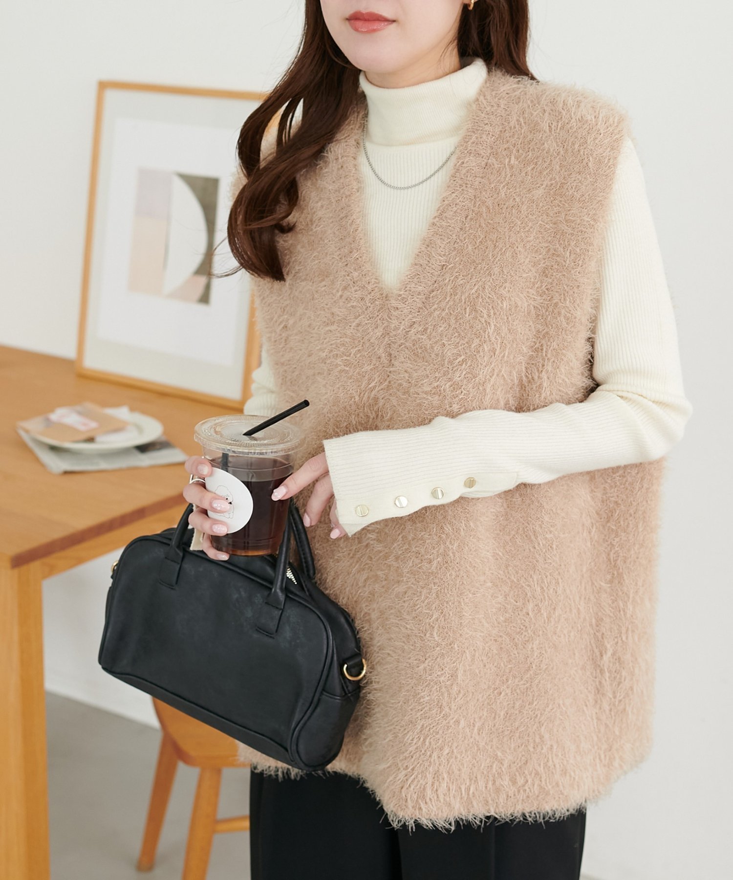 【ディスコート/Discoat】の【新色追加/WEB限定】フェザーヤーンチュニックベスト インテリア・キッズ・メンズ・レディースファッション・服の通販 founy(ファニー) 　ファッション　Fashion　レディースファッション　Fashion for Women　アウター　Coat / Outerwear Collection　トップス・カットソー　Cut & Sew Tops　ベスト&ジレ / 重ね着スタイル　Vests & Gilets　秋　Autumn　カットソー　Cut and Sewn Top　キャミソール　Camisole, Spaghetti Strap Top　シンプル　Simple, Minimal　タンク　Tank Top, Sleeveless Top　タートル　Turtleneck, Turtle Collar　フェザー　Feather, Feather Detail　ベスト　Vest, Waistcoat　A/W・秋冬　Autumn/Winter　おすすめ　Recommended / Our Picks　夏　Summer　ライトベージュ|ID: prp329100004933540 ipo3291000000037030176