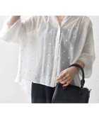 【シップス フォー ウィメン/SHIPS】のSHIPS any 手洗い可能 シアー ドット レギュラーカラー ギャザー シャツ 人気、トレンドファッション・服の通販 founy(ファニー) ファッション Fashion レディースファッション Fashion for Women トップス・カットソー Cut & Sew Tops シャツ・ブラウス・オフィスカジュアル Elegant Blouses & Button-Ups インナー Innerwear 洗える Machine Washable キャミソール Camisole, Spaghetti Strap Top ギャザー Gathered, Ruffled シアー Sheer, See-Through シャドー Shadow, Subtle Pattern ストライプ Stripe, Striped Pattern タンク Tank Top, Sleeveless Top タートルネック Turtleneck, High Neck ツイード Twill, Twill Weave ドット Polka Dot, Dot Pattern フェミニン Feminine, Girly ボトム Bottoms, Lower Wear レギュラー Regular, Standard Fit おすすめ Recommended / Our Picks 2026年 2026 thumbnail ホワイト|ID: prp329100004933550 ipo3291000000037030229