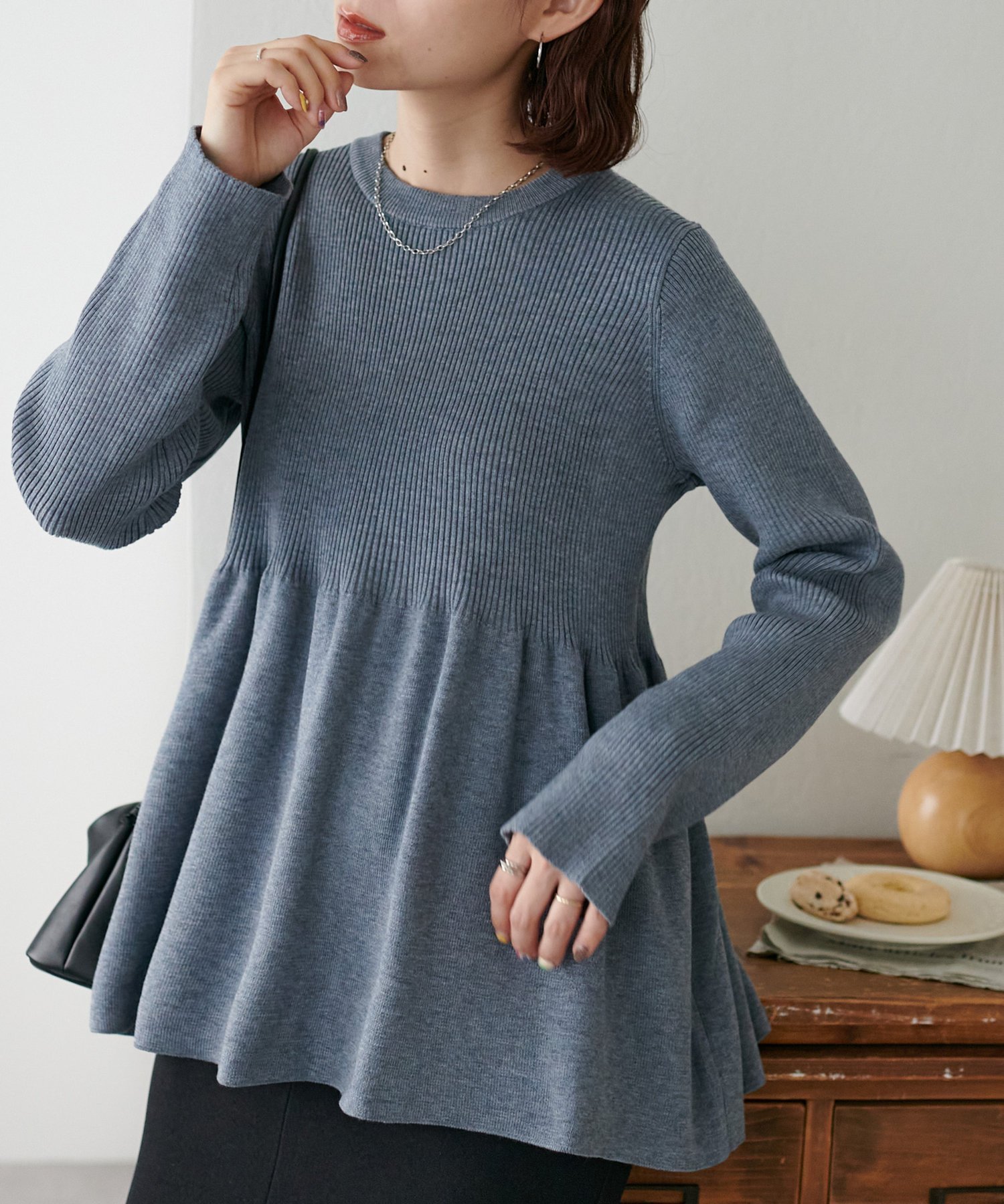 【ディスコート/Discoat】の《新色追加/リバイバル》【WEB限定】リブ切替ペプラムプルオーバー インテリア・キッズ・メンズ・レディースファッション・服の通販 founy(ファニー) 　ファッション　Fashion　レディースファッション　Fashion for Women　トップス・カットソー　Cut & Sew Tops　カジュアルプルオーバー・ニットトップス　Pullovers & Knit Tops / Casual Pullovers　アクセサリー　Fashion Accessories　切替　Switching, Contrast Panel　スリム　Slim, Slim Fit　とろみ　Fluid, Flowy Fabric　タイトスカート　Pencil Skirt, Tight Skirt　デニム　Denim, Jeans Material　トレンド　Trend, Trending Now　フレア　Flare, Flared　ペプラム　Peplum, Flared Hem　ボトム　Bottoms, Lower Wear　レギンス　Leggings, Stretch Pants　A/W・秋冬　Autumn/Winter　おすすめ　Recommended / Our Picks　グレー|ID: prp329100004933563 ipo3291000000037030346