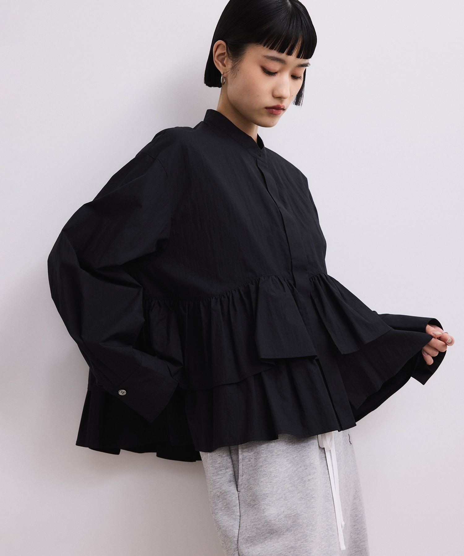 【アダム エ ロペ/ADAM ET ROPE'】の【WEB限定】フリルブラウス インテリア・キッズ・メンズ・レディースファッション・服の通販 founy(ファニー) 　ファッション　Fashion　レディースファッション　Fashion for Women　トップス・カットソー　Cut & Sew Tops　シャツ・ブラウス・オフィスカジュアル　Elegant Blouses & Button-Ups　2026年　2026　おすすめ　Recommended / Our Picks　スラックス　Slacks, Dress Pants　デニム　Denim, Jeans Material　バランス　Balance, Style Balance　フェミニン　Feminine, Girly　フリル　Frill, Ruffle　フレア　Flare, Flared　ベーシック　Basic, Essential　ワイド　Wide, Wide Fit　ブラック(01)|ID: prp329100004933568 ipo3291000000037030373