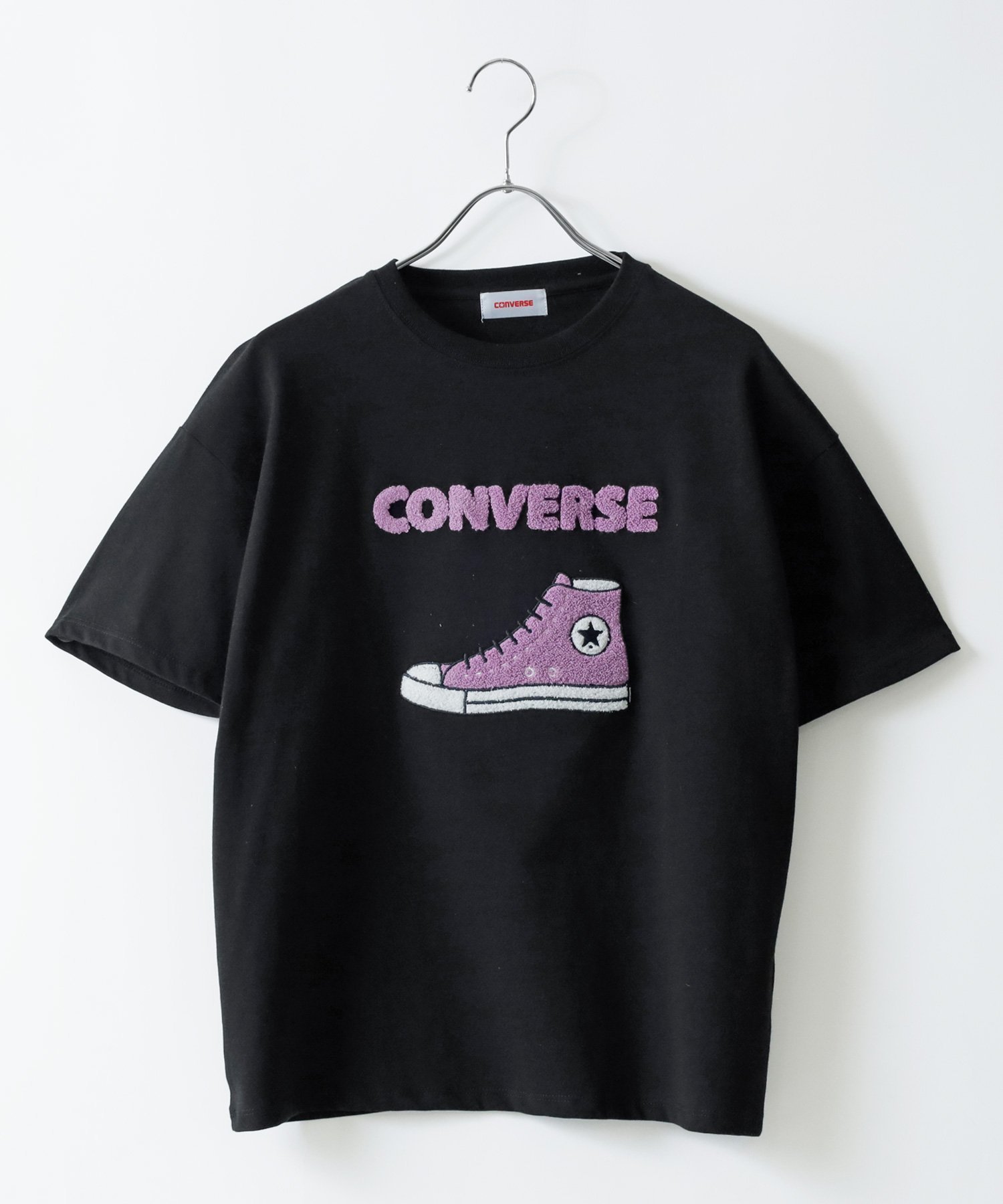【マルカワ/MARUKAWA】のCONVERSE コンバース Tシャツ レディース ロゴ 刺繍 シューズ デザイン ティーシャツ インテリア・キッズ・メンズ・レディースファッション・服の通販 founy(ファニー) 　ファッション　Fashion　レディースファッション　Fashion for Women　アウトドア　Outdoor Clothing　春　Spring　カーゴパンツ　Cargo Pants, Utility Pants　キャップ　Cap, Baseball Cap　キャラクター　Character, Licensed Characters　サンダル　Sandals, Summer Shoes　シューズ　Shoes, Footwear　シンプル　Simple, Minimal　ジャケット　Jacket, Outerwear　スタンダード　Standard, Basic　ストライプ　Stripe, Striped Pattern　スニーカー　Sneakers, Trainers　スポーツ　Sports, Activewear　スラックス　Slacks, Dress Pants　センター　Center, Center Line　デニム　Denim, Jeans Material　トレンド　Trend, Trending Now　定番　Standard, Basic Item　人気　Popular, Best Seller　パターン　Pattern, Design Print　ビッグ　Big, Oversized　フレア　Flare, Flared　フロント　Front, Front Design　ブルゾン　Blouson, Bomber Jacket　ベーシック　Basic, Essential　ボーダー　Border, Stripe　メンズ　Men's, Menswear　ワイド　Wide, Wide Fit　ブラック柄B|ID: prp329100004933587 ipo3291000000037030470