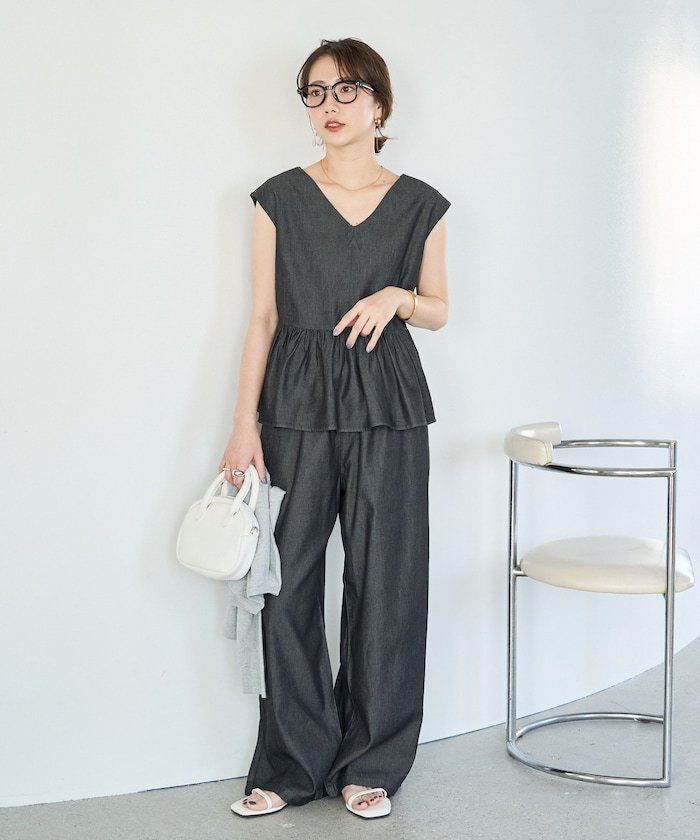 【フリークスストア/FREAK'S STORE】のレーヨンデニムノースリーブセットアップ(ブラウス・イージーパンツ)【限定展開】 インテリア・キッズ・メンズ・レディースファッション・服の通販 founy(ファニー) 　ファッション　Fashion　レディースファッション　Fashion for Women　セットアップ　Matching Sets　レディースパンツ・ボトムス　Pants & Trousers / Bottoms　2026年　2026　とろみ　Fluid, Flowy Fabric　セットアップ　Set-Up, Coordinated Outfit　デニム　Denim, Jeans Material　ペプラム　Peplum, Flared Hem　ワイド　Wide, Wide Fit　切替　Switching, Contrast Panel　夏　Summer　S/S・春夏　SS, Spring/Summer, Warm Season　楽ちん　Easy Fit, Comfortable　ブラック|ID: prp329100004933596 ipo3291000000037030522
