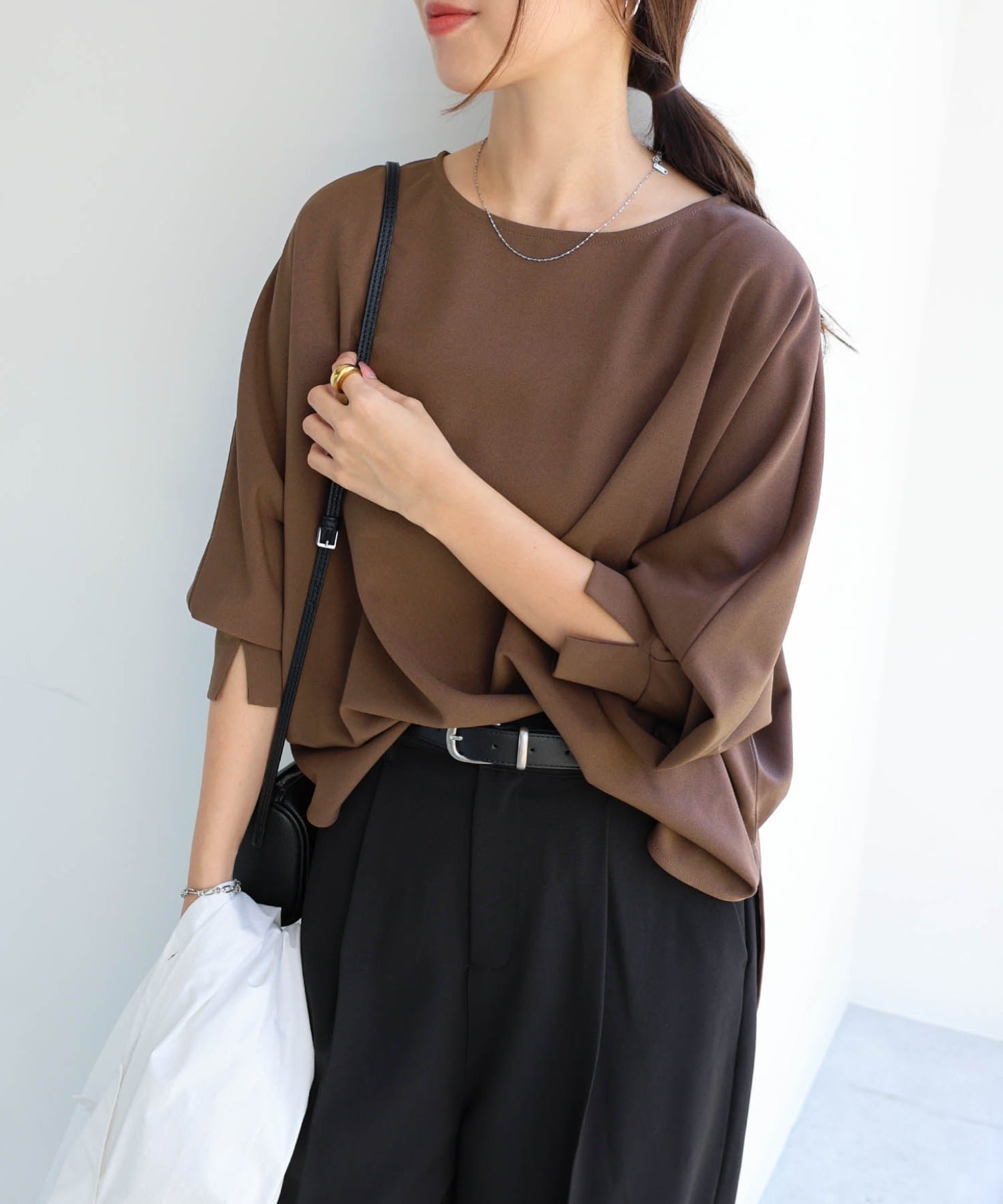 【アンドミー/andme】の梨地ポンチ ドルマン ブラウス インテリア・キッズ・メンズ・レディースファッション・服の通販 founy(ファニー) 　ファッション　Fashion　レディースファッション　Fashion for Women　トップス・カットソー　Cut & Sew Tops　シャツ・ブラウス・オフィスカジュアル　Elegant Blouses & Button-Ups　洗える　Machine Washable　カットソー　Cut and Sewn Top　ジョーゼット　Georgette, Semi-Sheer Fabric　スリット　Slit, Slit Detail　楽ちん　Easy Fit, Comfortable　エレガント 上品　Elegant　グレージュ|ID: prp329100004933602 ipo3291000000037030557