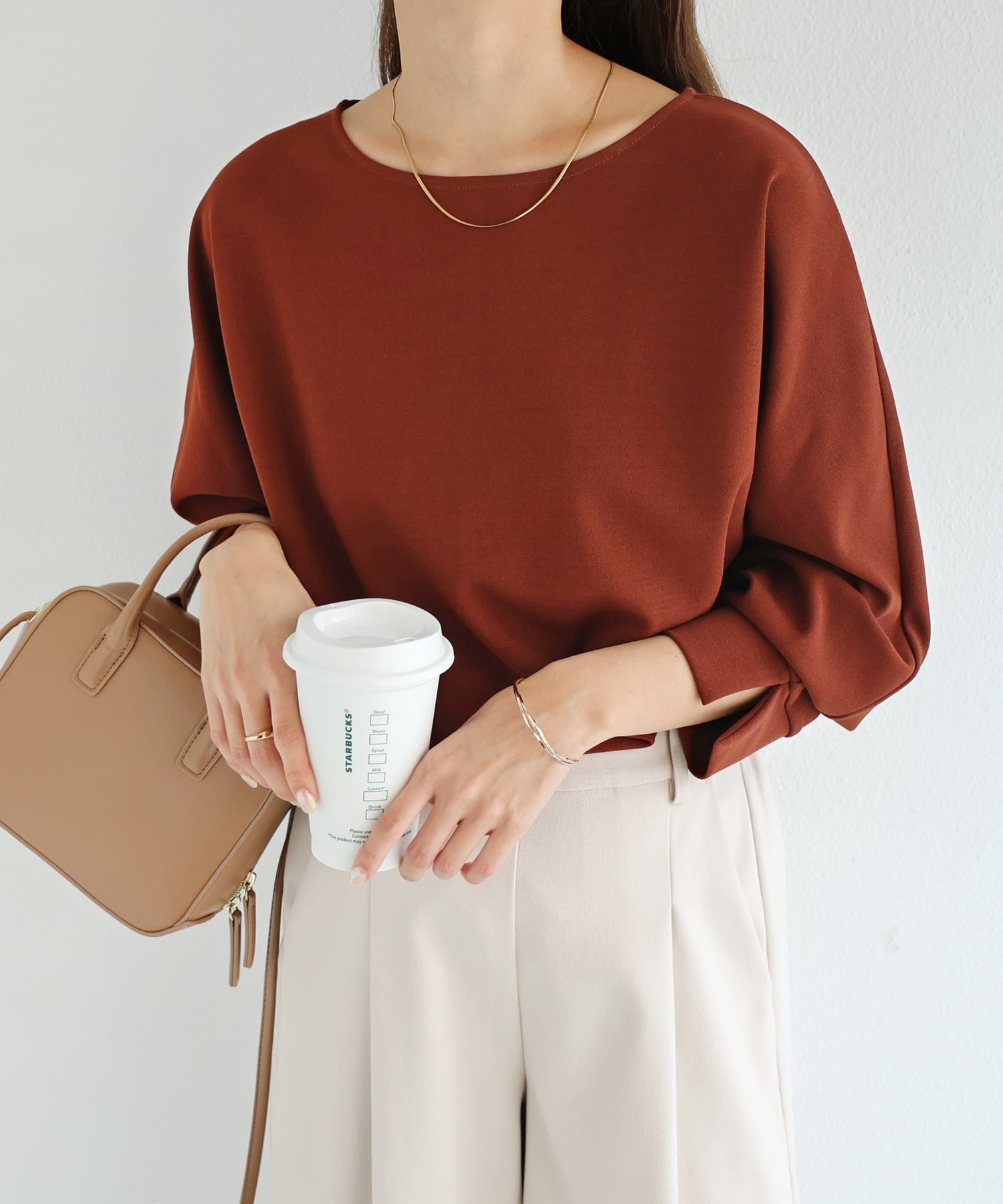 【アンドミー/andme】の梨地ポンチ ドルマン ブラウス インテリア・キッズ・メンズ・レディースファッション・服の通販 founy(ファニー) 　ファッション　Fashion　レディースファッション　Fashion for Women　トップス・カットソー　Cut & Sew Tops　シャツ・ブラウス・オフィスカジュアル　Elegant Blouses & Button-Ups　洗える　Machine Washable　カットソー　Cut and Sewn Top　ジョーゼット　Georgette, Semi-Sheer Fabric　スリット　Slit, Slit Detail　楽ちん　Easy Fit, Comfortable　エレガント 上品　Elegant　ブラウン|ID: prp329100004933602 ipo3291000000037030558