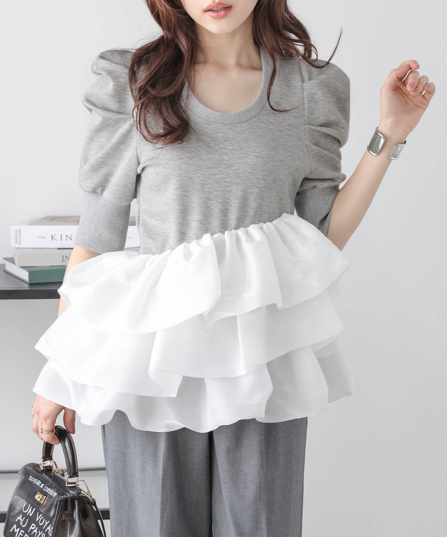 【ラジュール/Lajour】のバルーンフリルドッキングトップス インテリア・キッズ・メンズ・レディースファッション・服の通販 founy(ファニー) 　ファッション　Fashion　レディースファッション　Fashion for Women　トップス・カットソー　Cut & Sew Tops　なめらか　Smooth, Silky Texture　アシンメトリー　Asymmetrical Style　オケージョン　Occasion Wear　オーガンジー　Organza Fabric　ショルダー　Shoulder, Shoulder Strap　デコルテ　Décolleté, Neckline　ドッキング　Docking, Mixed Material　バルーン　Balloon, Balloon Silhouette　フェミニン　Feminine, Girly　フリル　Frill, Ruffle　エレガント 上品　Elegant　半袖グレー|ID: prp329100004933604 ipo3291000000037030574